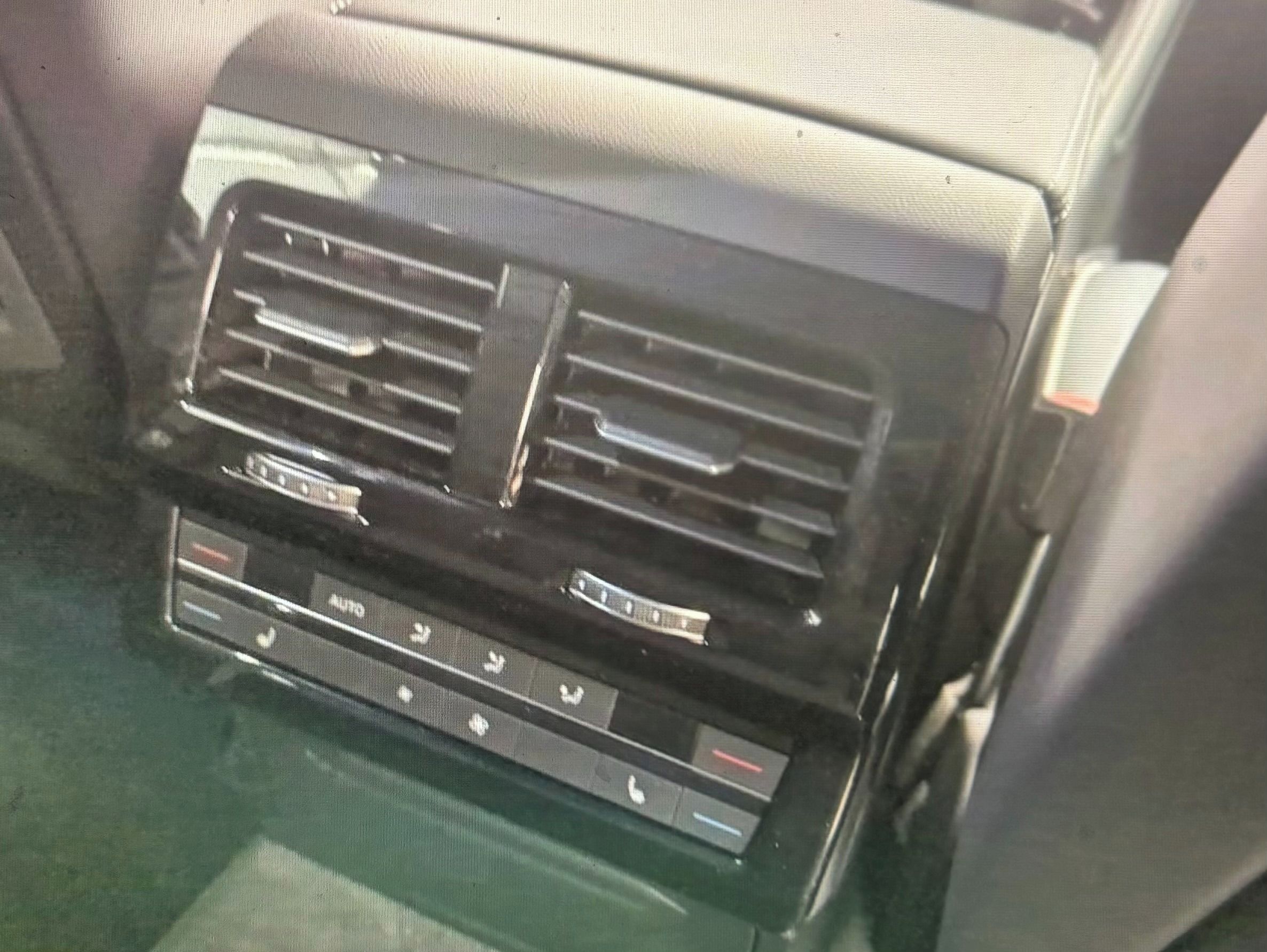 Volkswagen Touareg, 3.0 Tsi,R-Line,tažné,nez top - fotka 6
