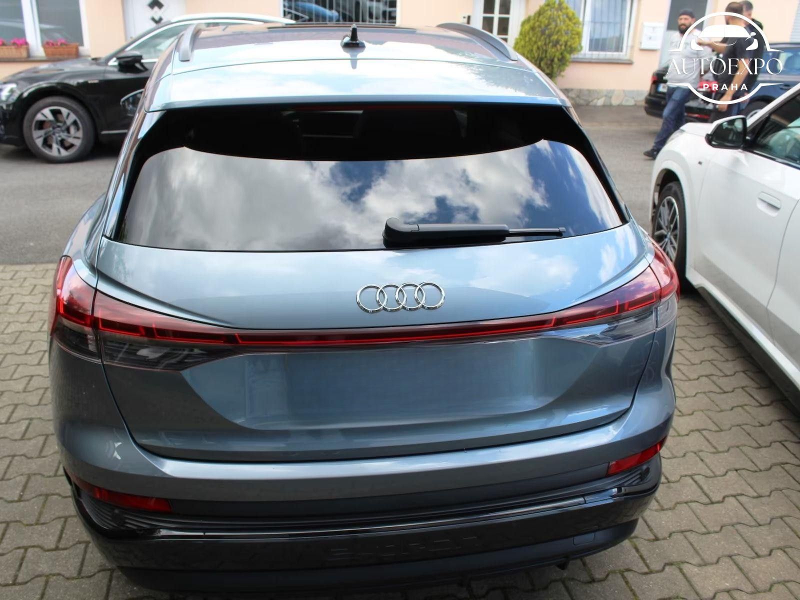 Audi Q4 e-tron, S Line Panorama Black Edition - fotka 3