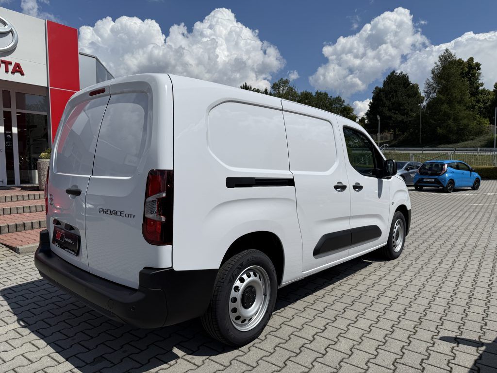 Toyota Proace City, 1,5 Diesel 6M/T 130 Active - fotka 6