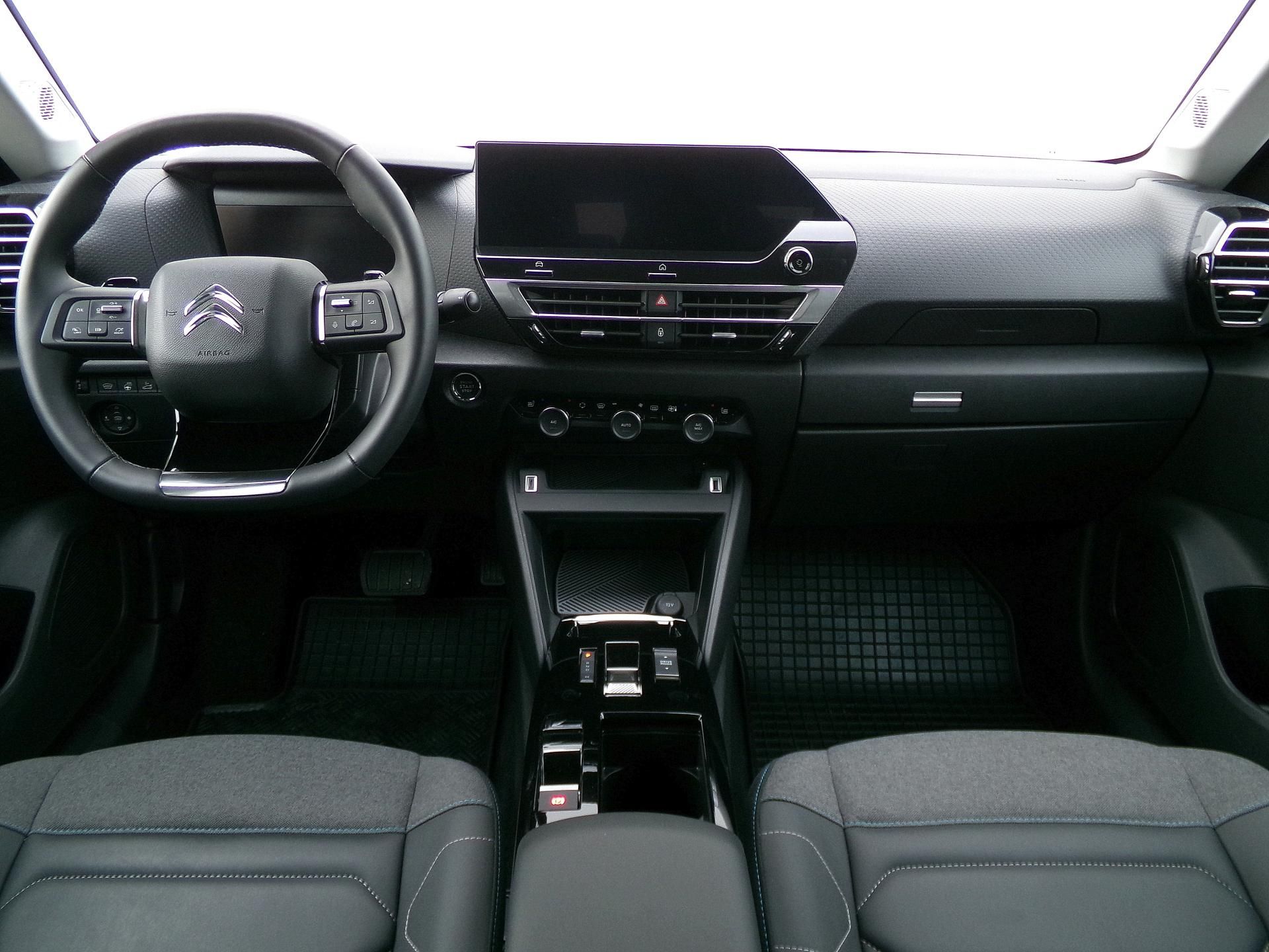 Citroën C4 X, C4 X SHINE 1.2 PureTech 96kW - fotka 2