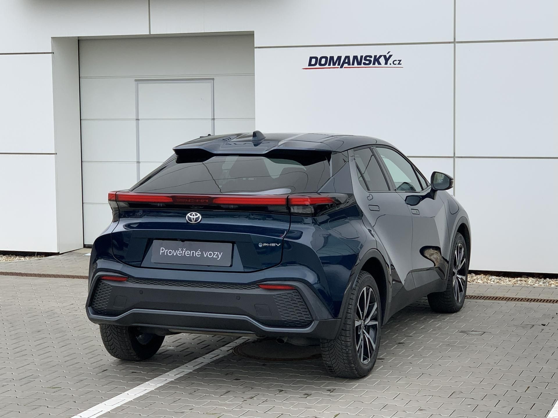 Toyota C-HR, STYLE 2.0 PHEV 223k e-CVT - fotka 3