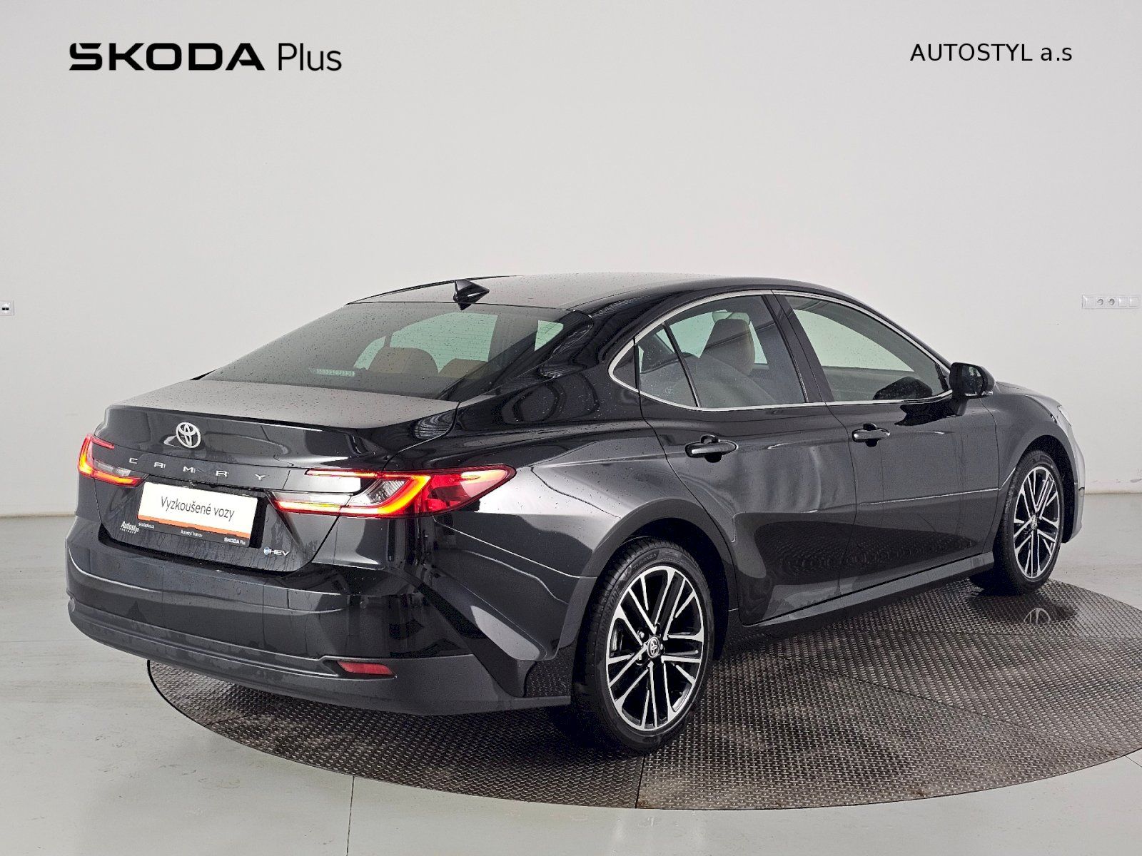 Toyota Camry, 2.5HEV 230k PRESTIGE - fotka 2