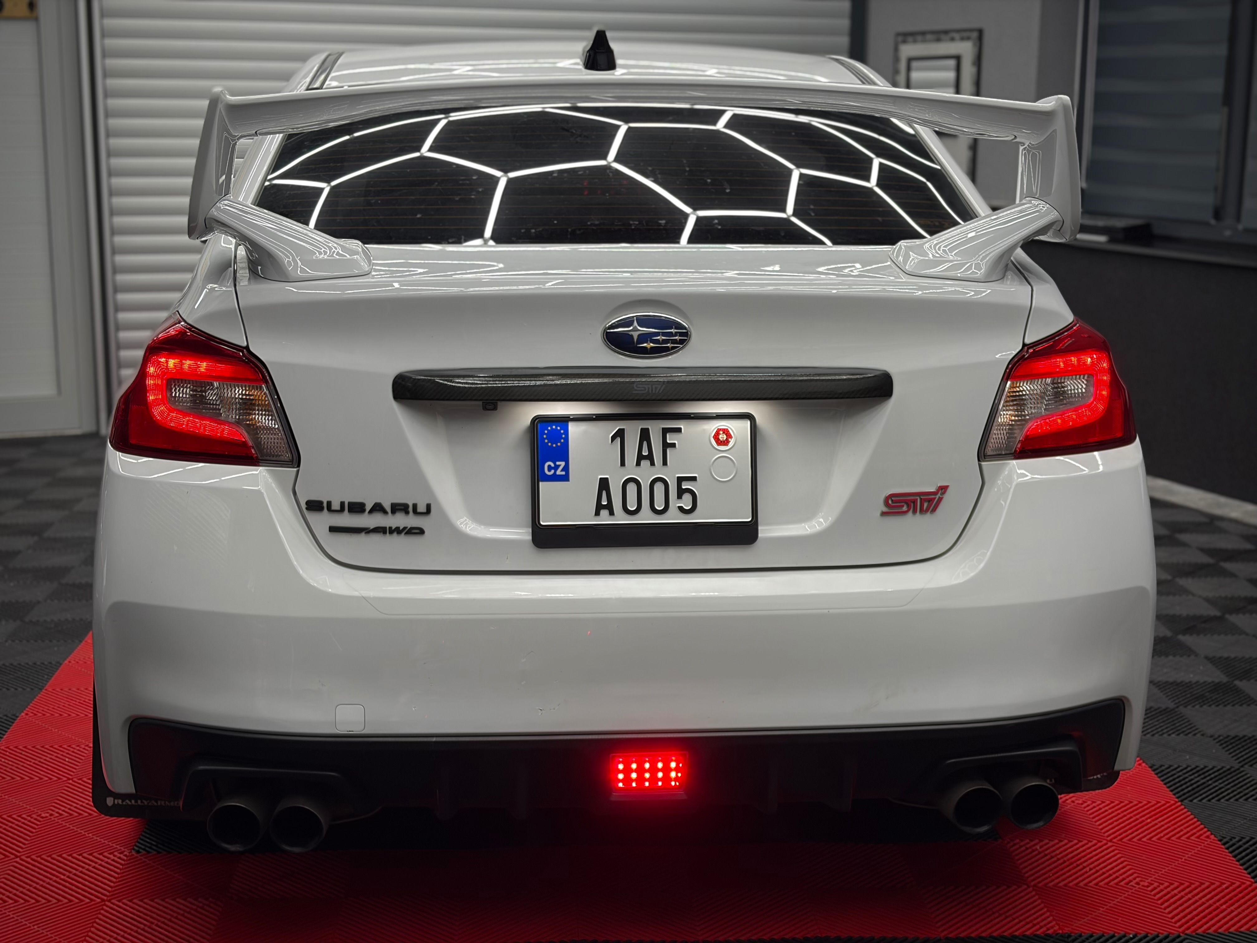 Subaru WRX STI, White Edition - fotka 6