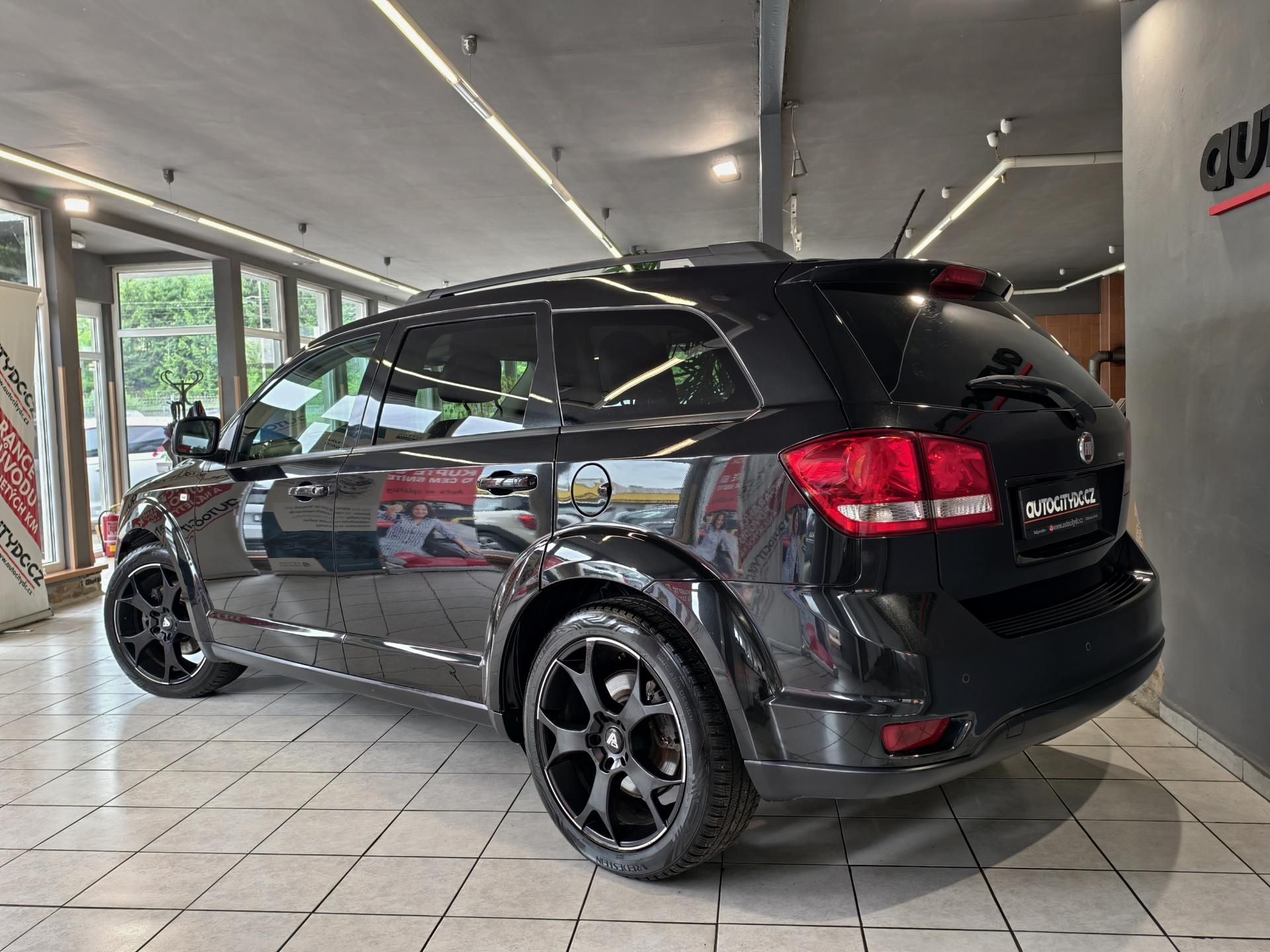 Fiat Freemont, 2.0 MJT 125kW 7MÍST BLACK CODE - fotka 5