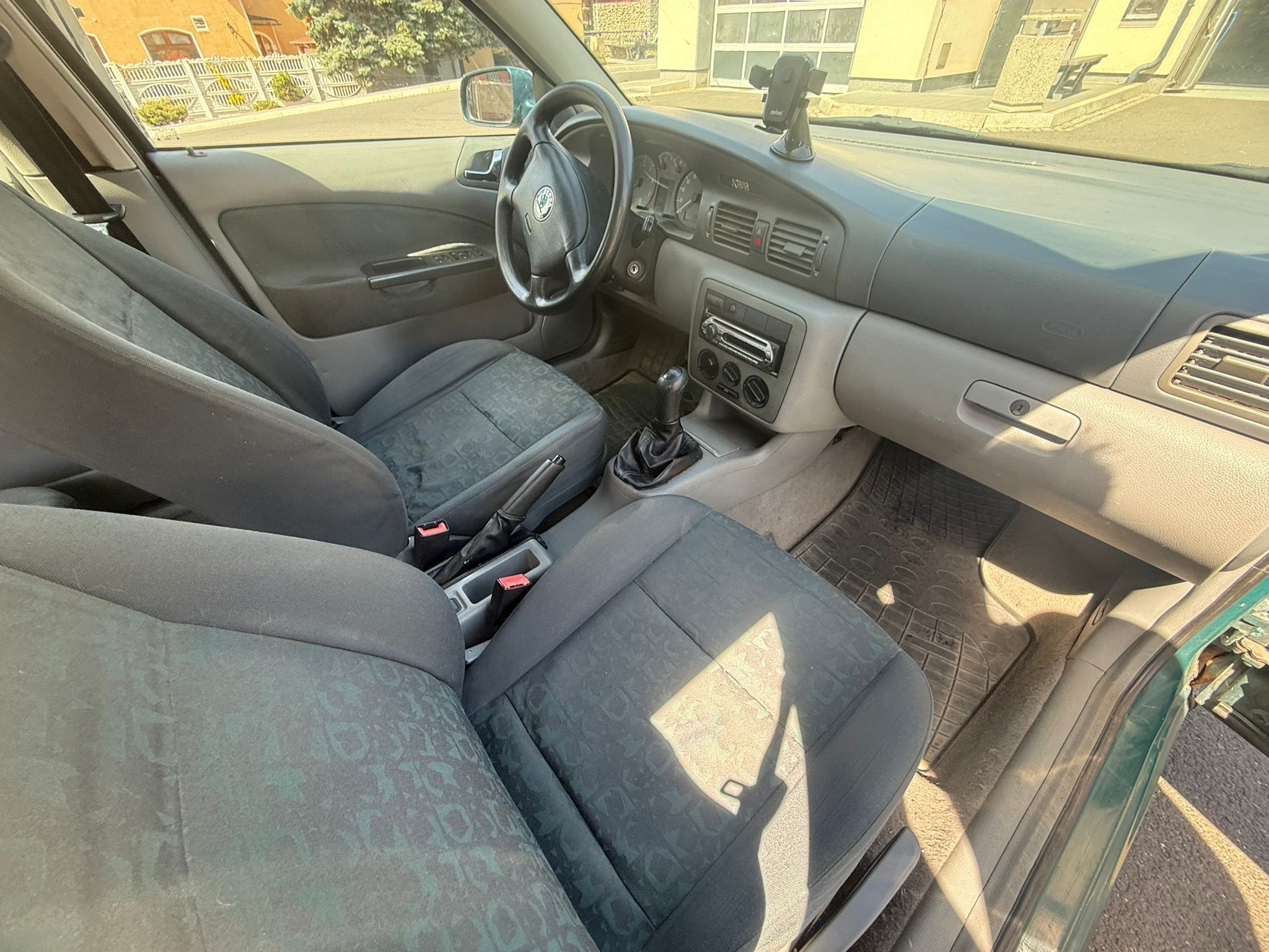 Škoda Octavia, Skoda 1998 1.6 mpi - fotka 6