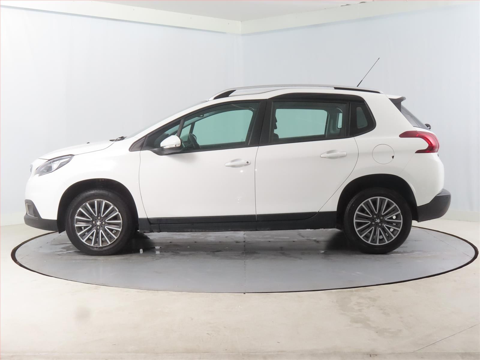 Peugeot 2008, 1.2 PureTech, Active Pack - fotka 3
