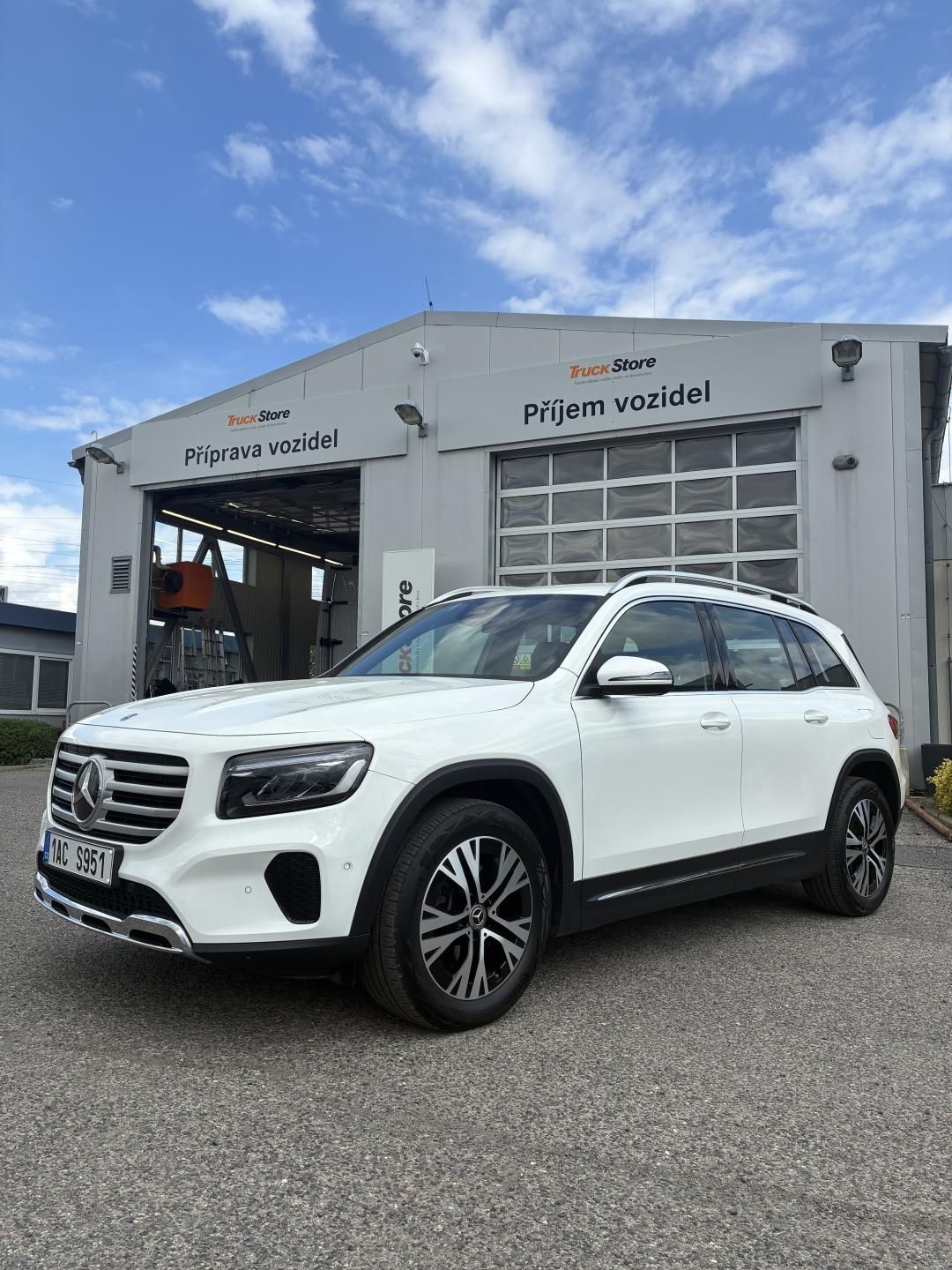 Mercedes-Benz GLB, 200d 4MATIC - fotka 3