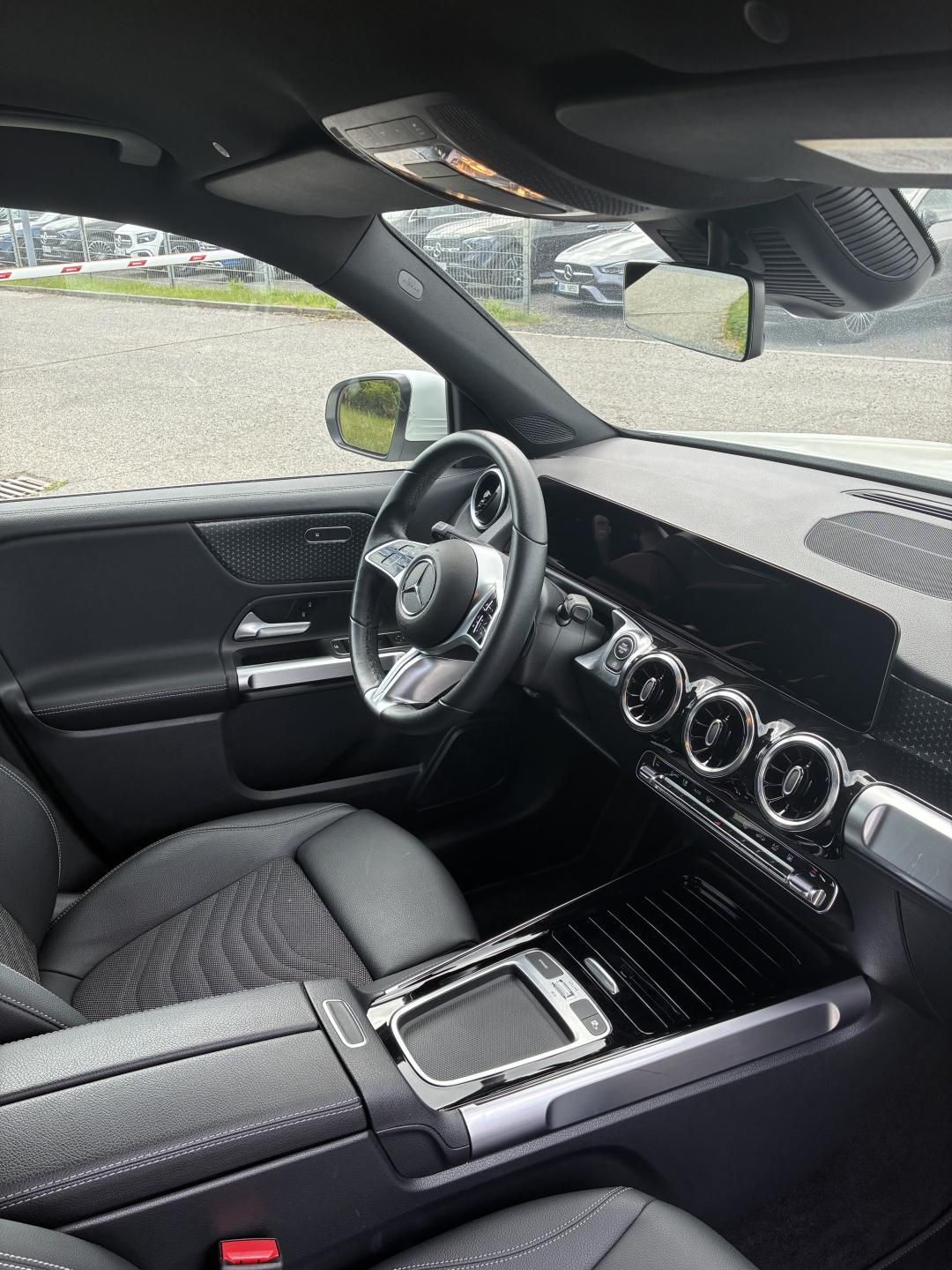 Mercedes-Benz GLB, 200d 4MATIC - fotka 6