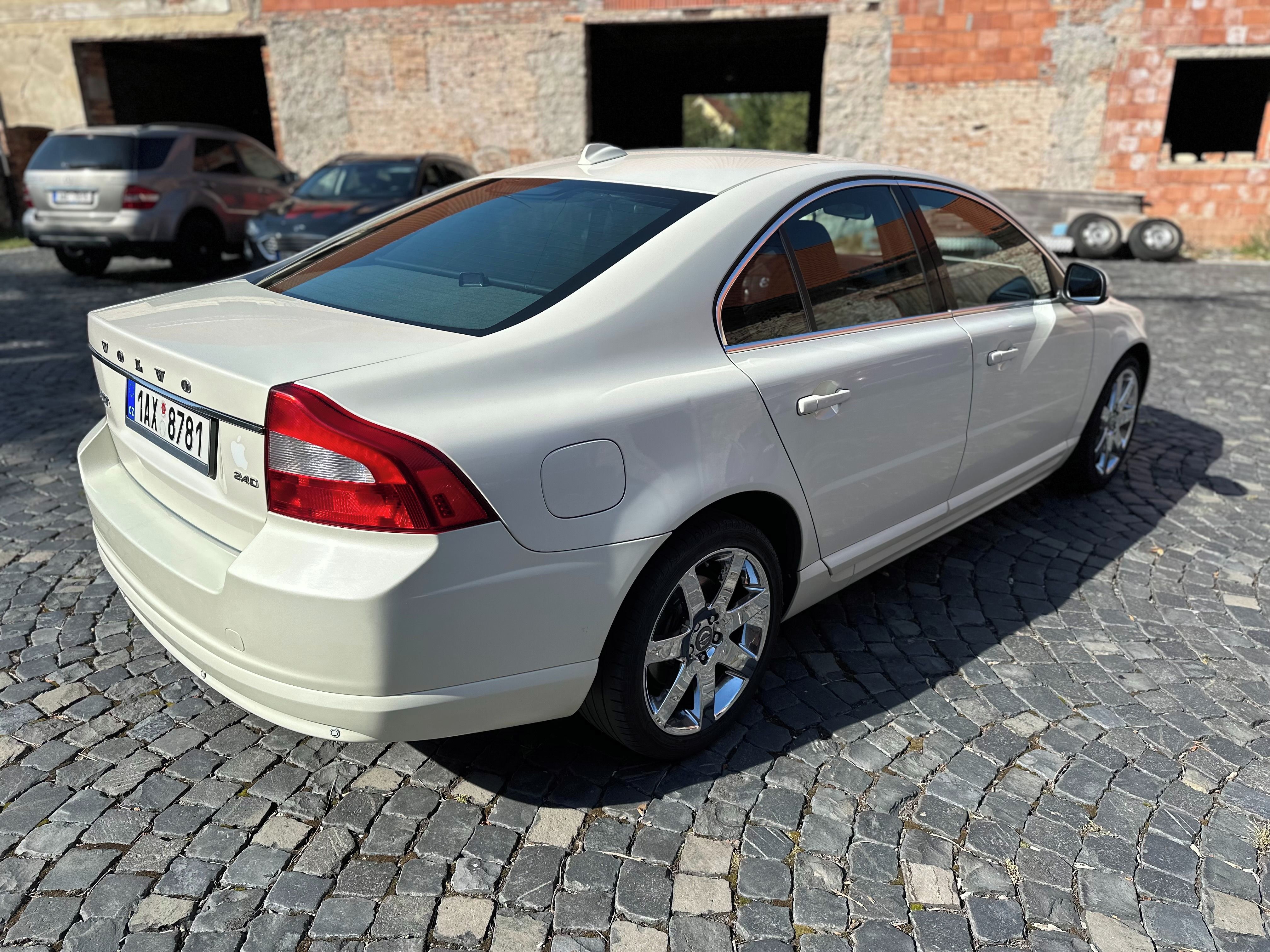 Volvo S80, 2.4 5D - fotka 2