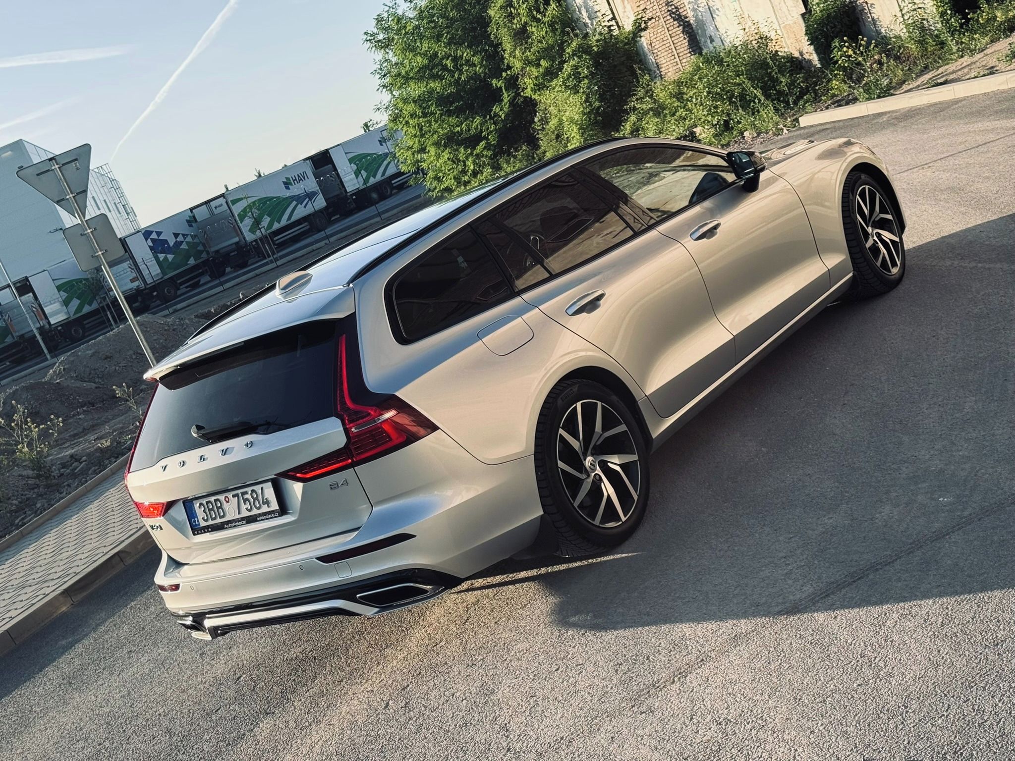 Volvo V60, B4 R-Design - fotka 4