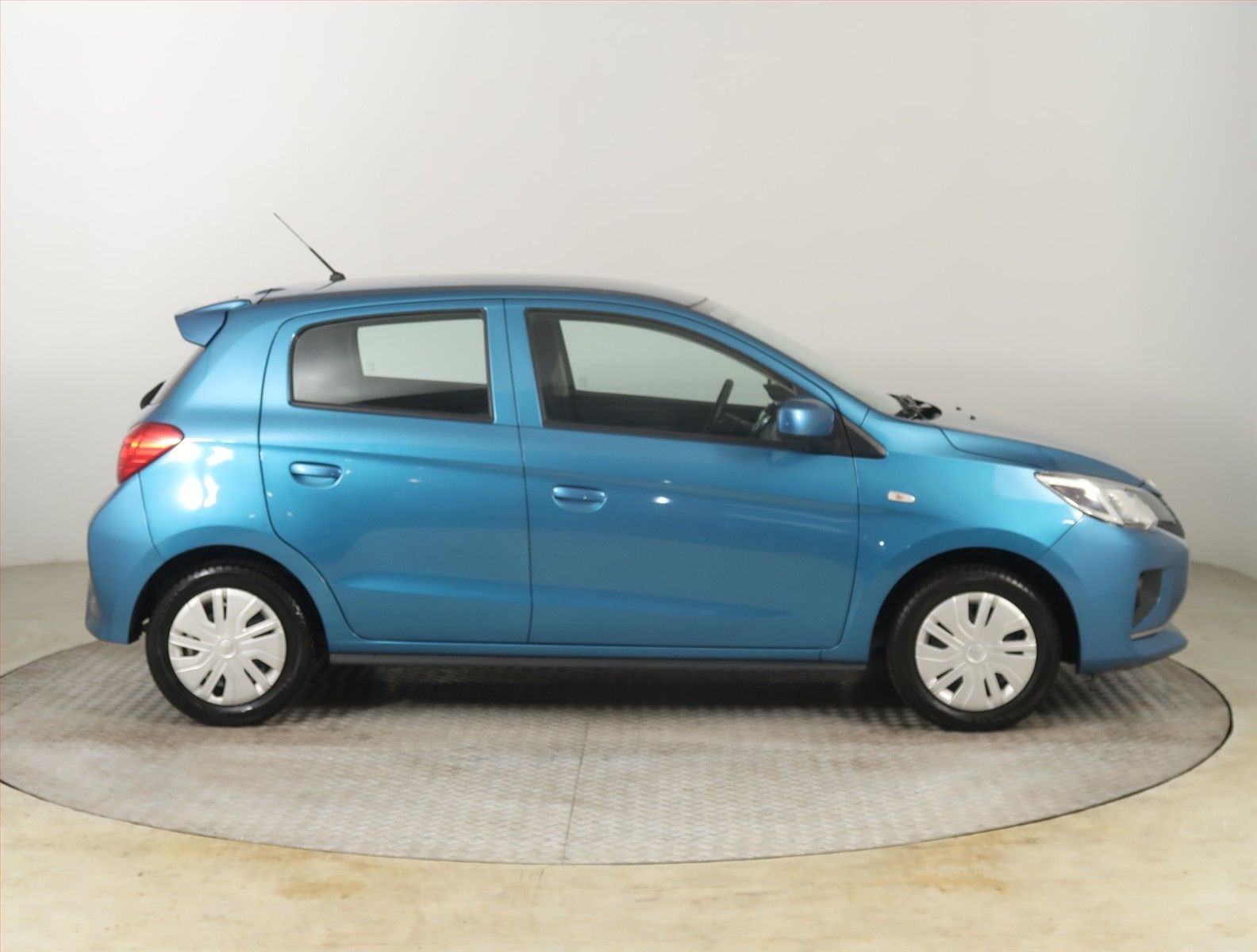 Mitsubishi Space Star, 1.2 MIVEC, Inform+, ČR,1.maj - fotka 6