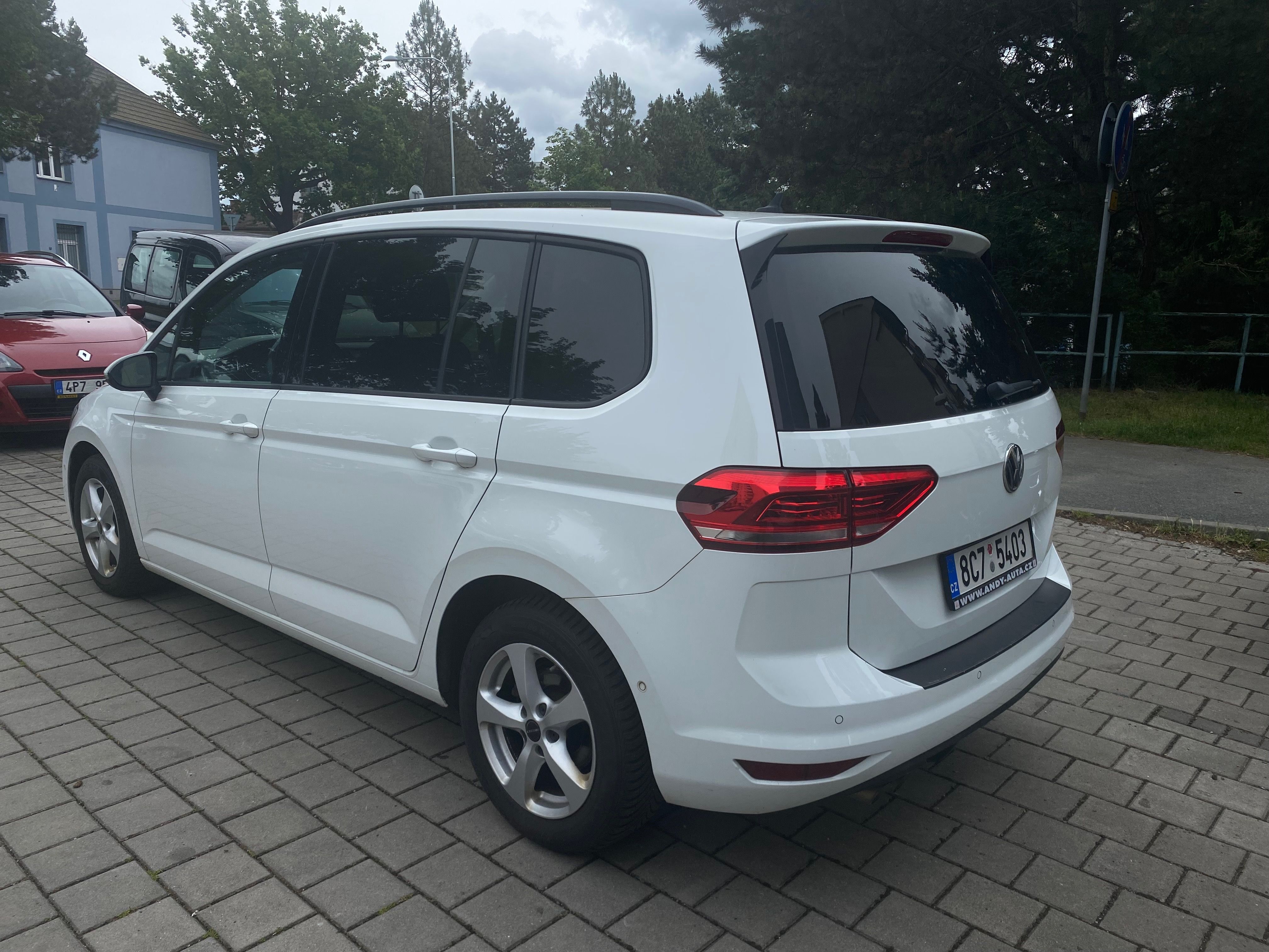 Volkswagen Touran, 2.0tdi 110kW DSG 2016 LED - fotka 5