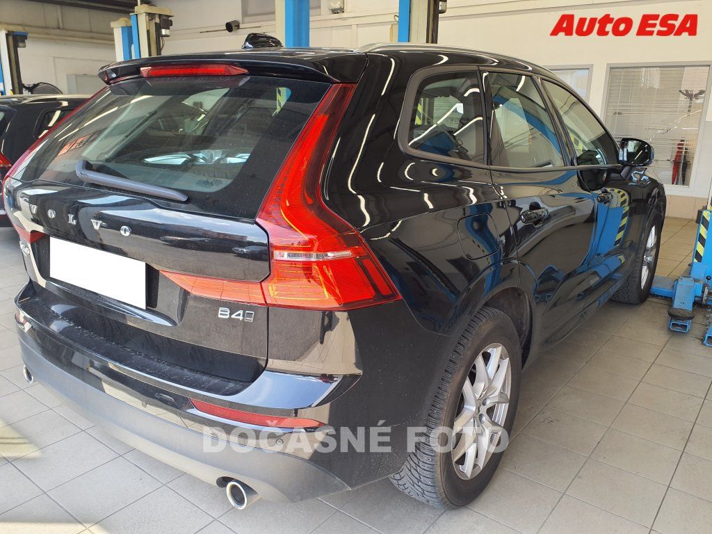 Volvo XC60, 2.0 D 4x4,ČR,servis.kniha - fotka 2