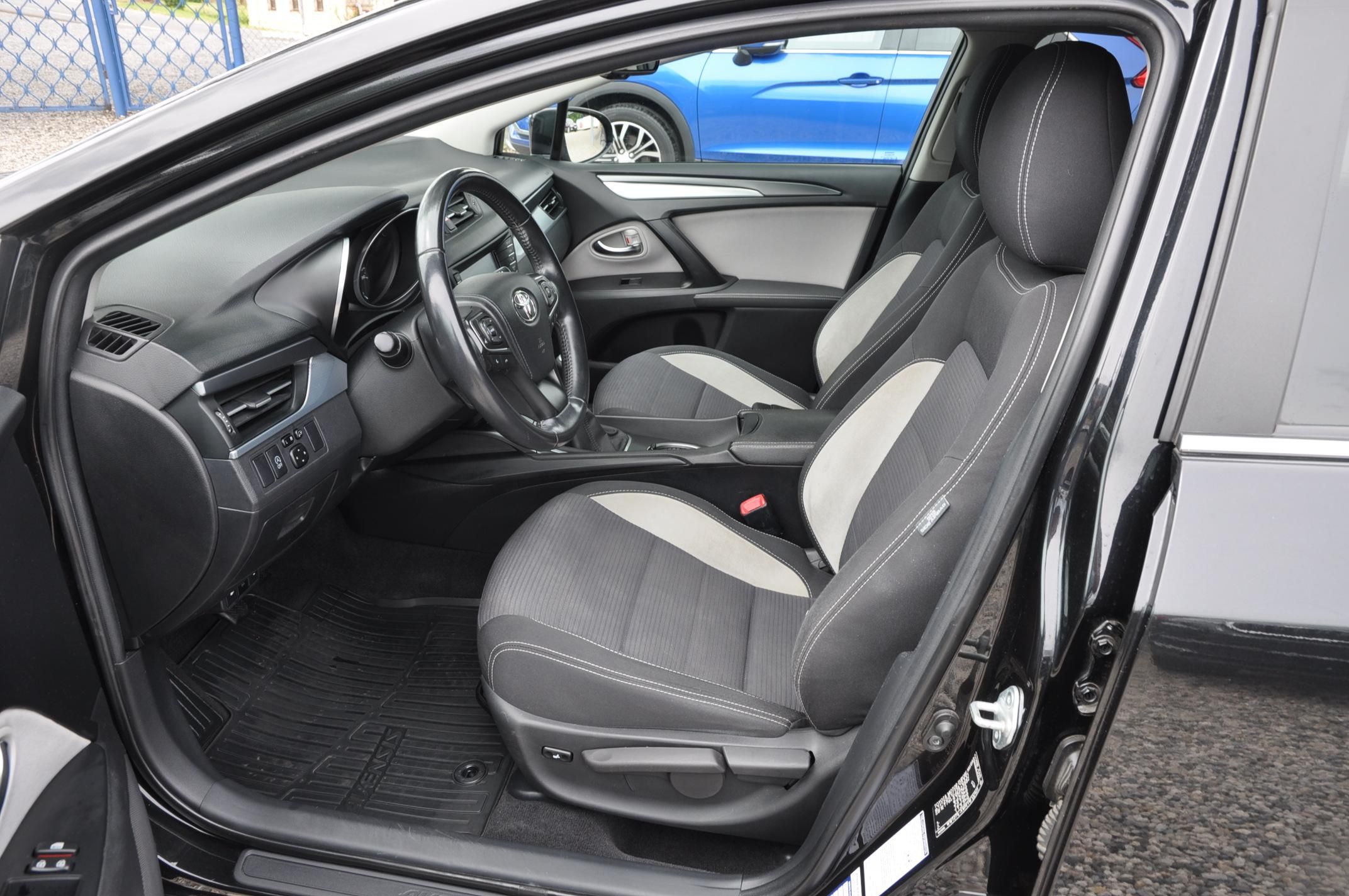 Toyota Avensis, 2.0D-4D 105kW KOMBI - fotka 6