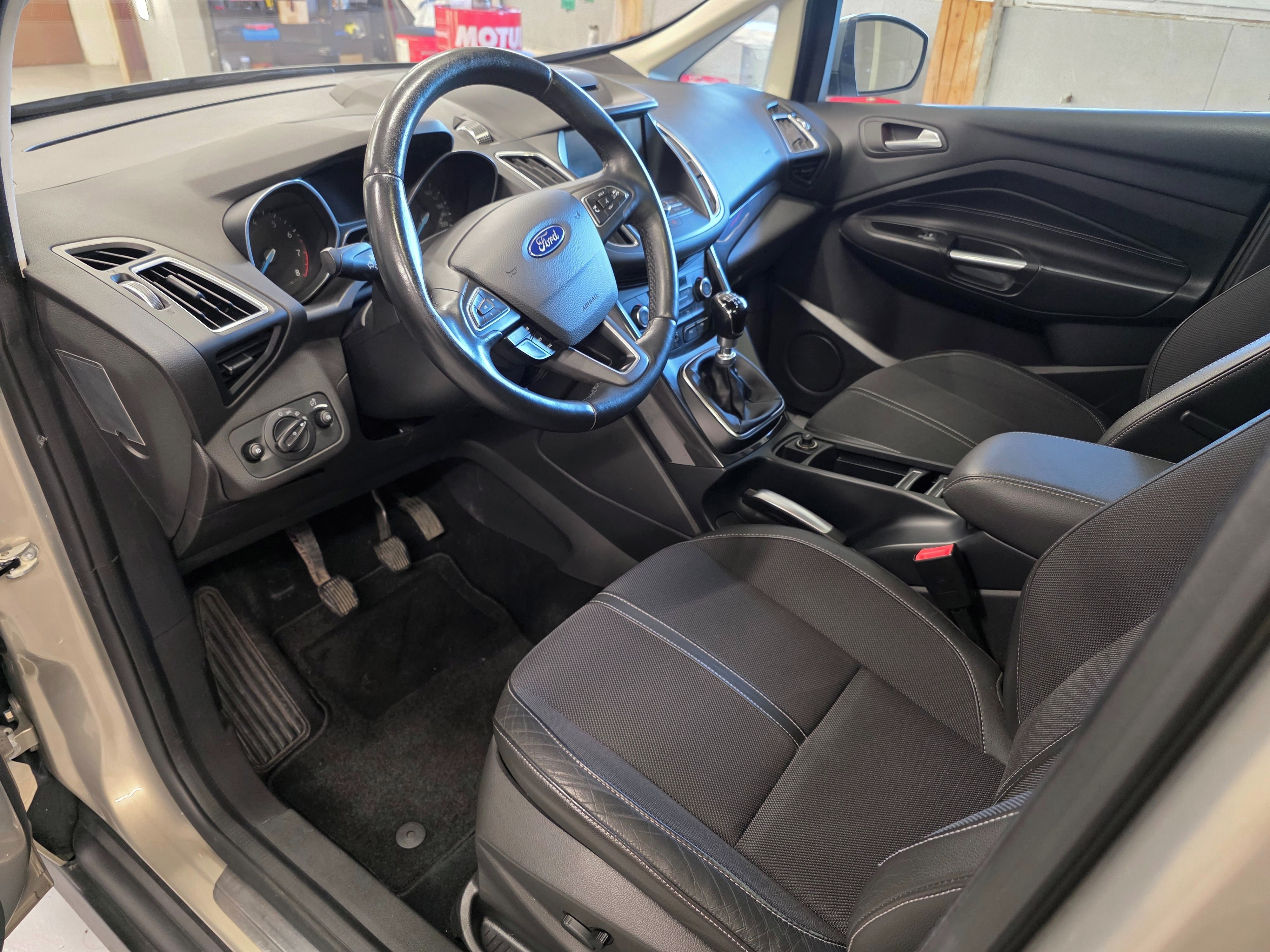 Ford C-MAX, Ford C-Max 1.5 Titanium - fotka 6