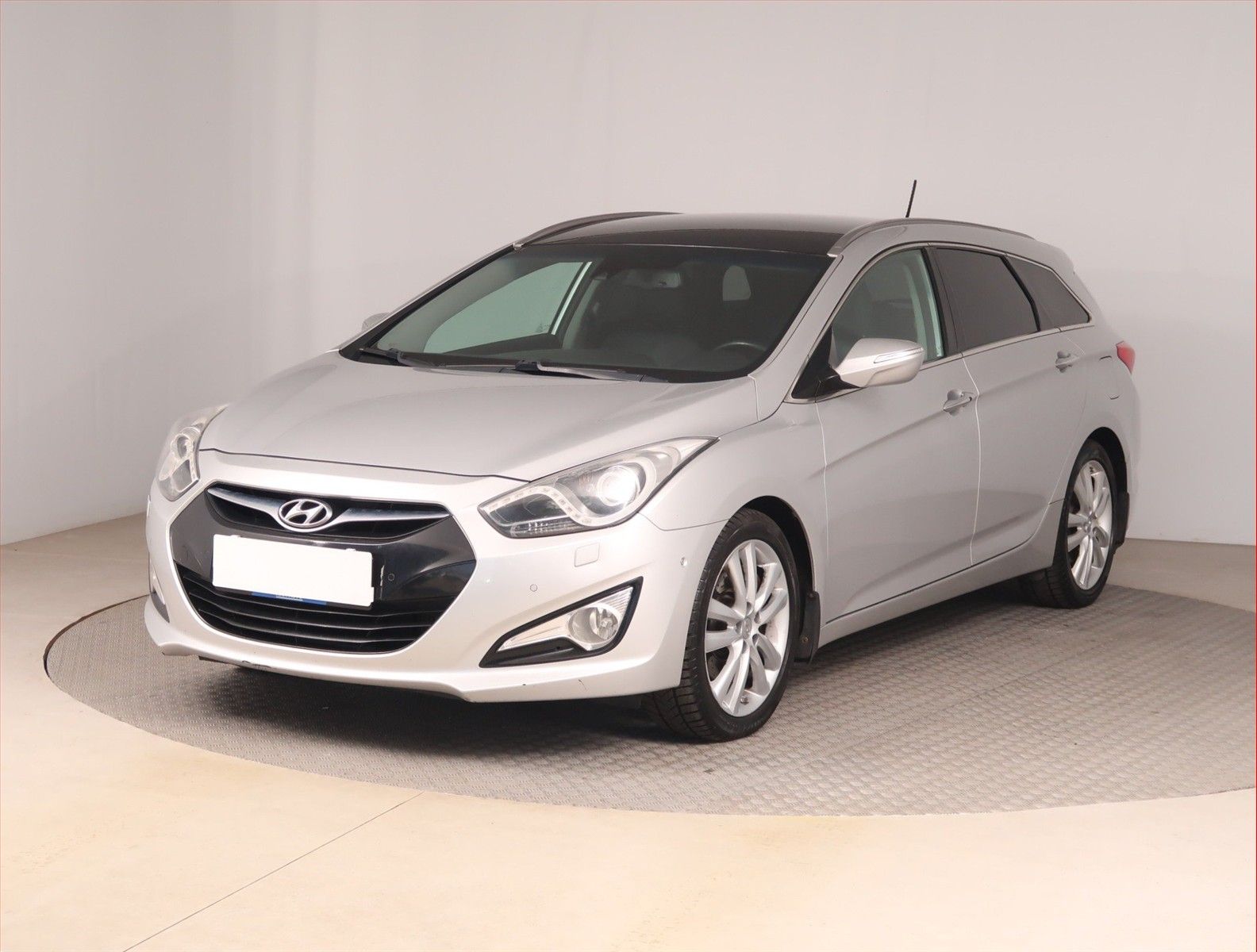 Hyundai i40, 1.7 CRDi, Navi, Kožené sedačky - fotka 2