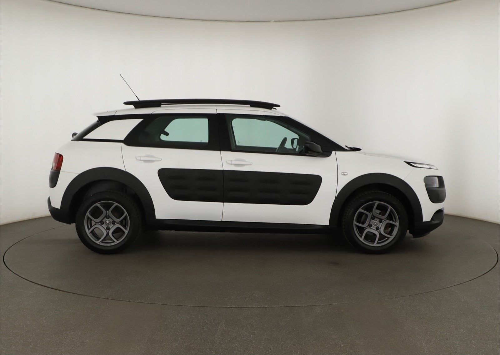 Citroën C4 Cactus, 1.2 PureTech, ČR,1.maj - fotka 6