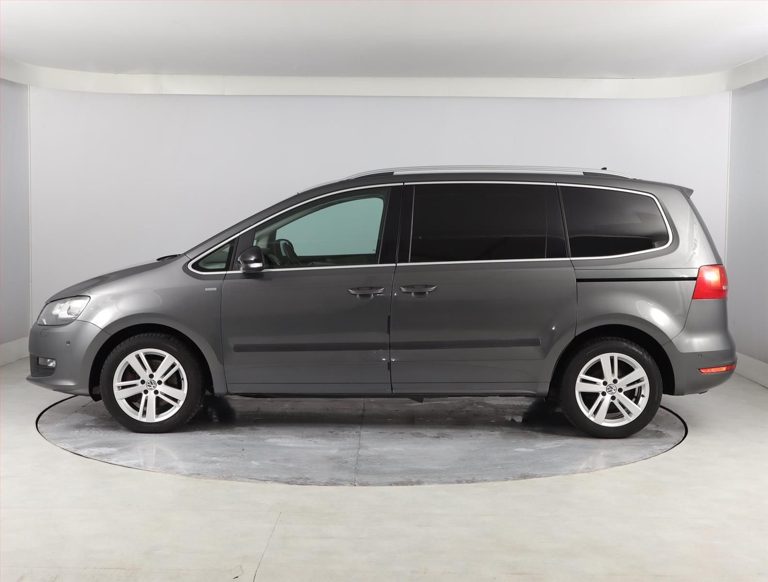 Volkswagen Sharan, 2.0 TDI, Automat, Serv.kniha - fotka 3