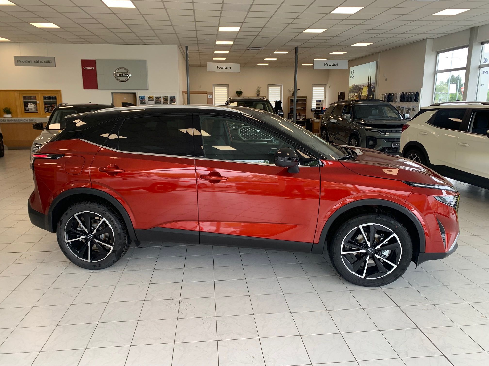 Nissan Qashqai, 1,3 DIG-T MH X-Tronic Tekna - fotka 4