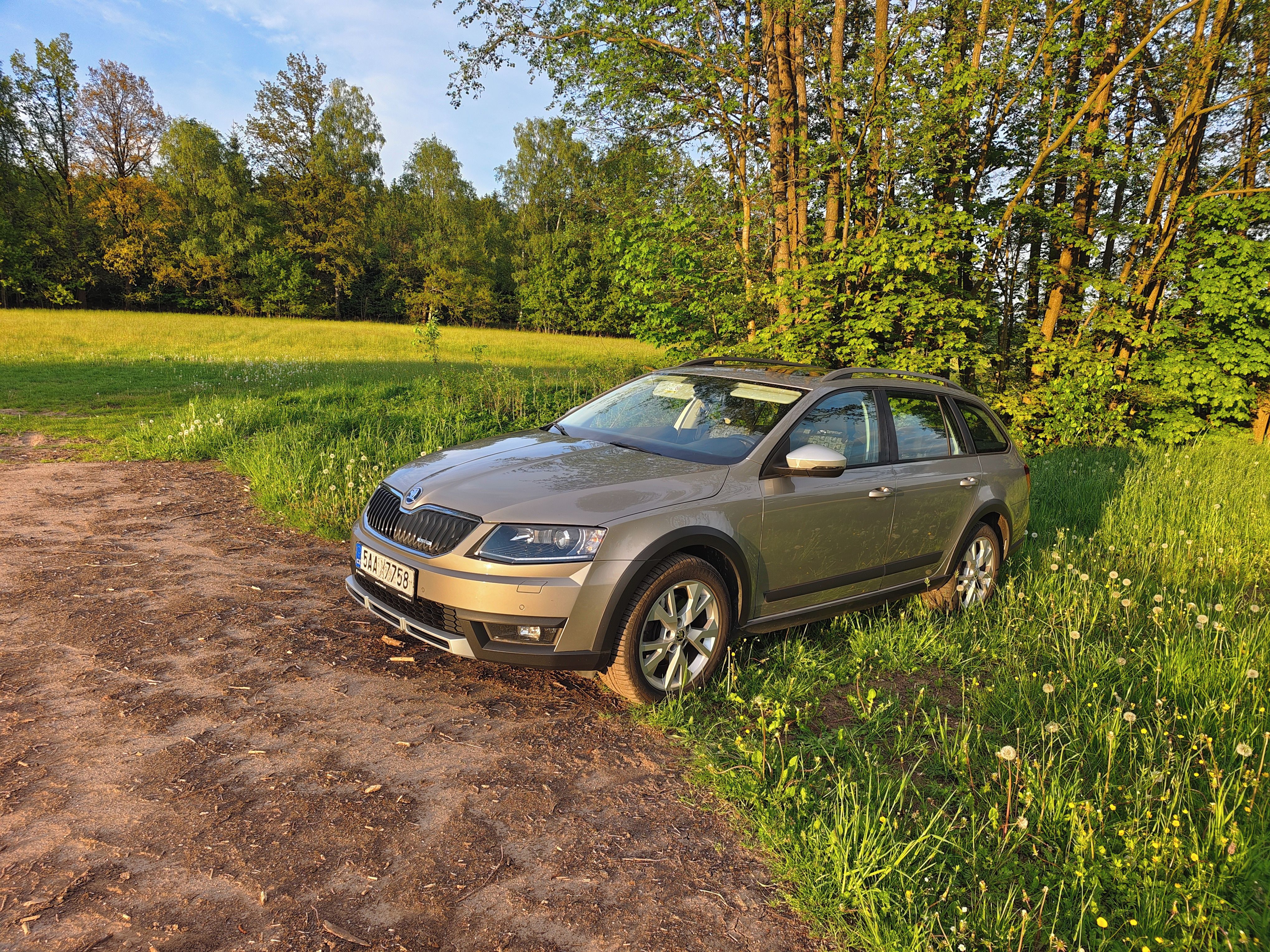 Škoda Octavia, Scout 2.0 TDI - fotka 2
