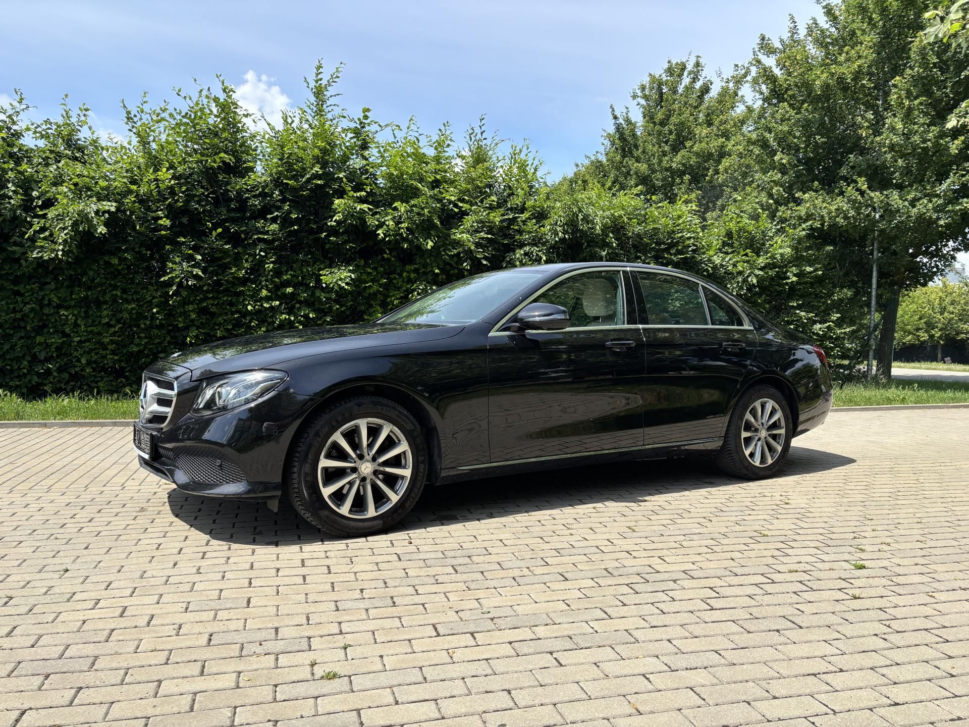 Mercedes-Benz Třídy E, E200 135kw 1 maj ČR 52 000 km - fotka 3