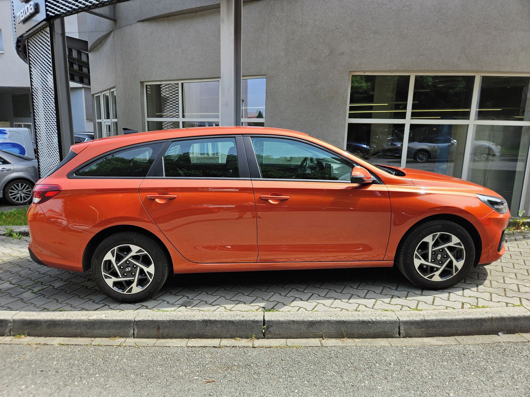 Hyundai i30, 1.5i Comfort, serv.kn., 1.maj. - fotka 6