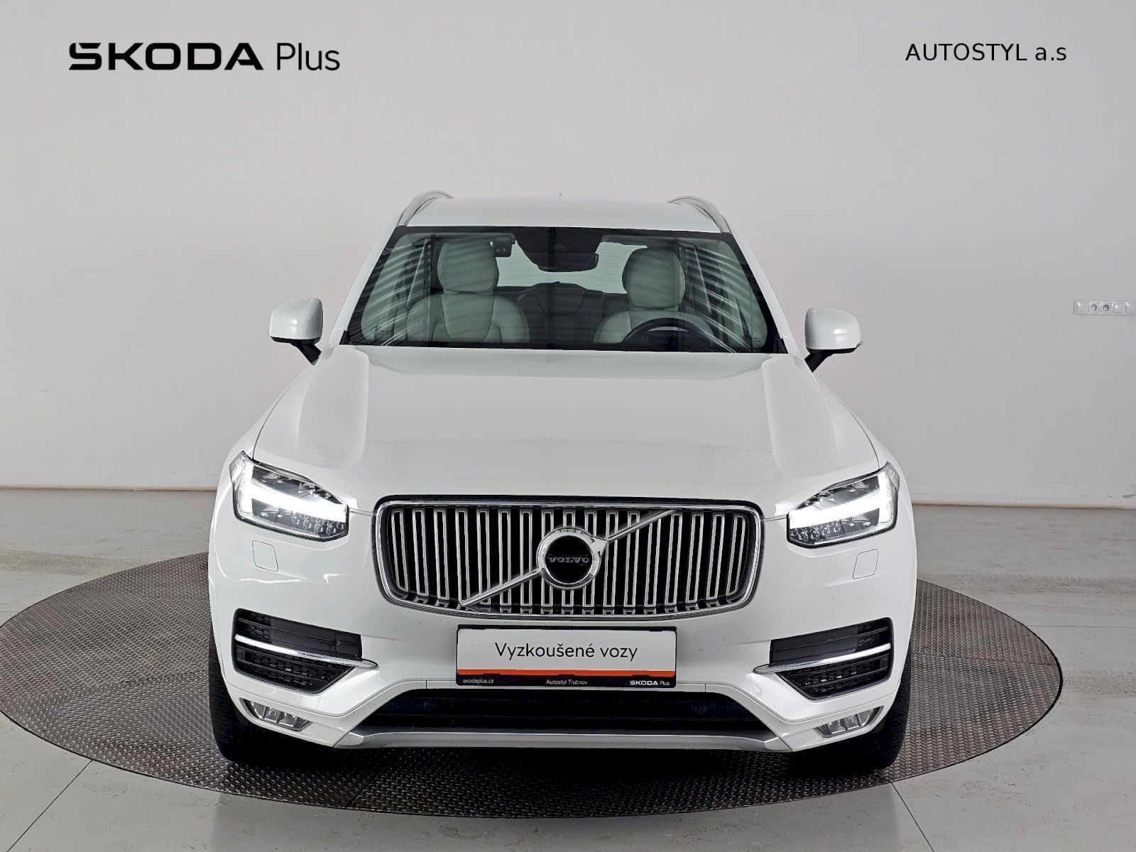Volvo XC90, 2.0D 173kW Inscription AUT 4x4 - fotka 4