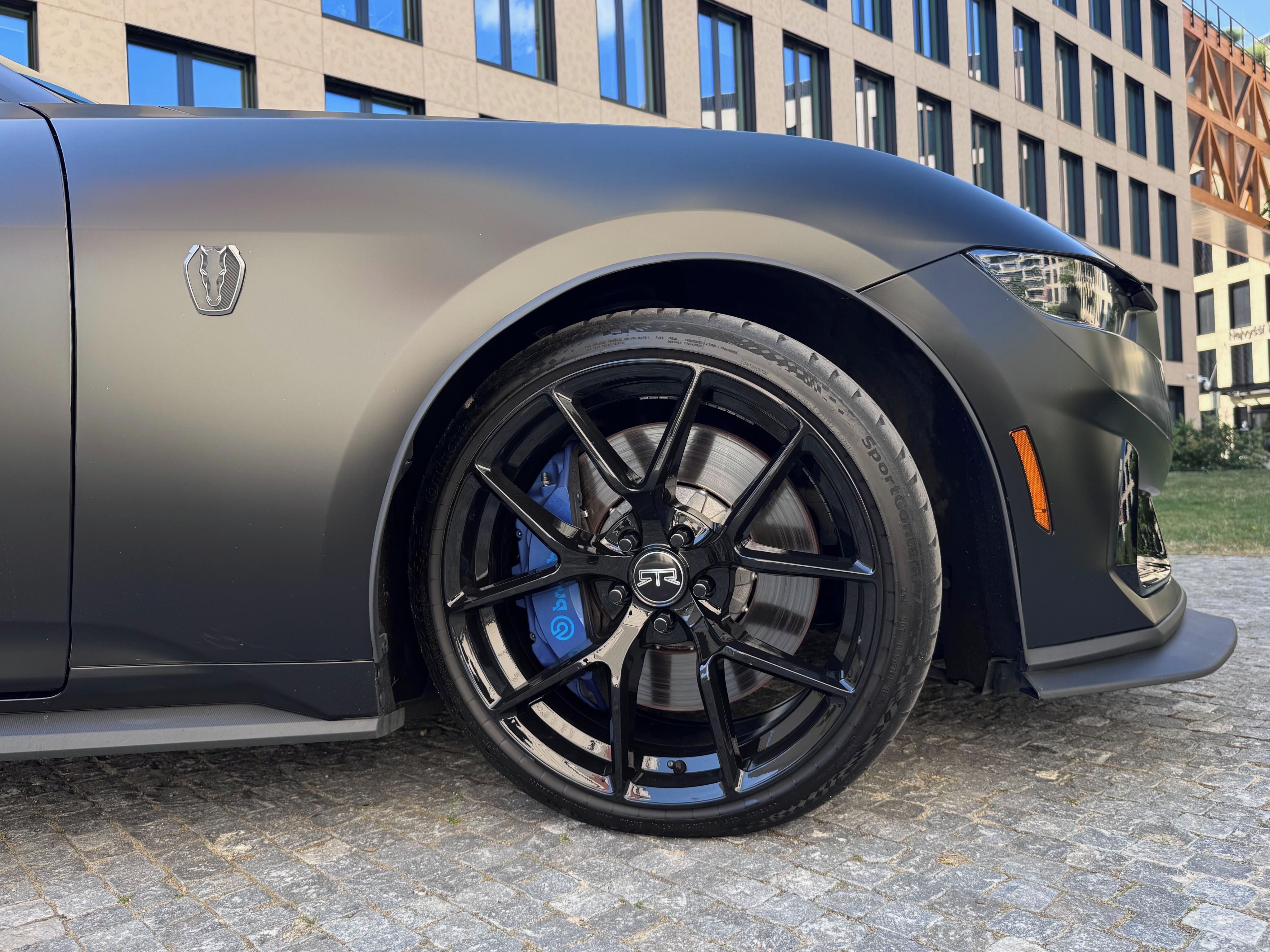 Ford Mustang, Dark Horse 5.0 V8 (USA verze) - fotka 5