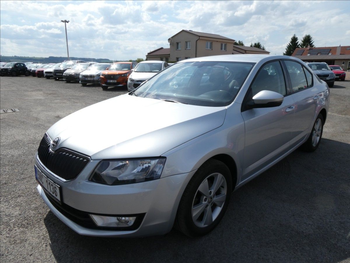 Škoda Octavia, 1,6 TDI 81kW Style auto klima - fotka 3