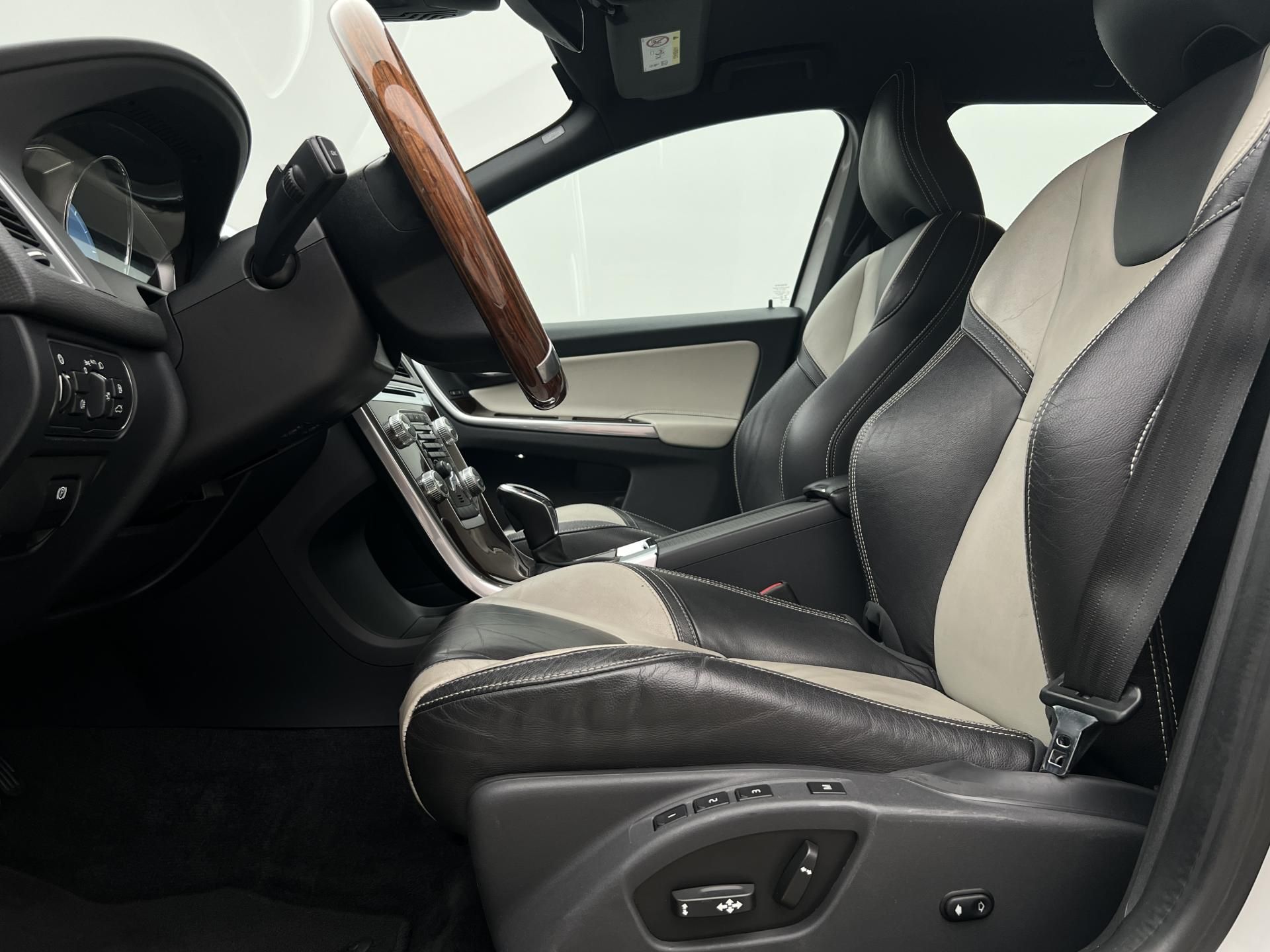 Volvo XC60, D5 AWD POLESTAR SUMMUM AUT - fotka 3
