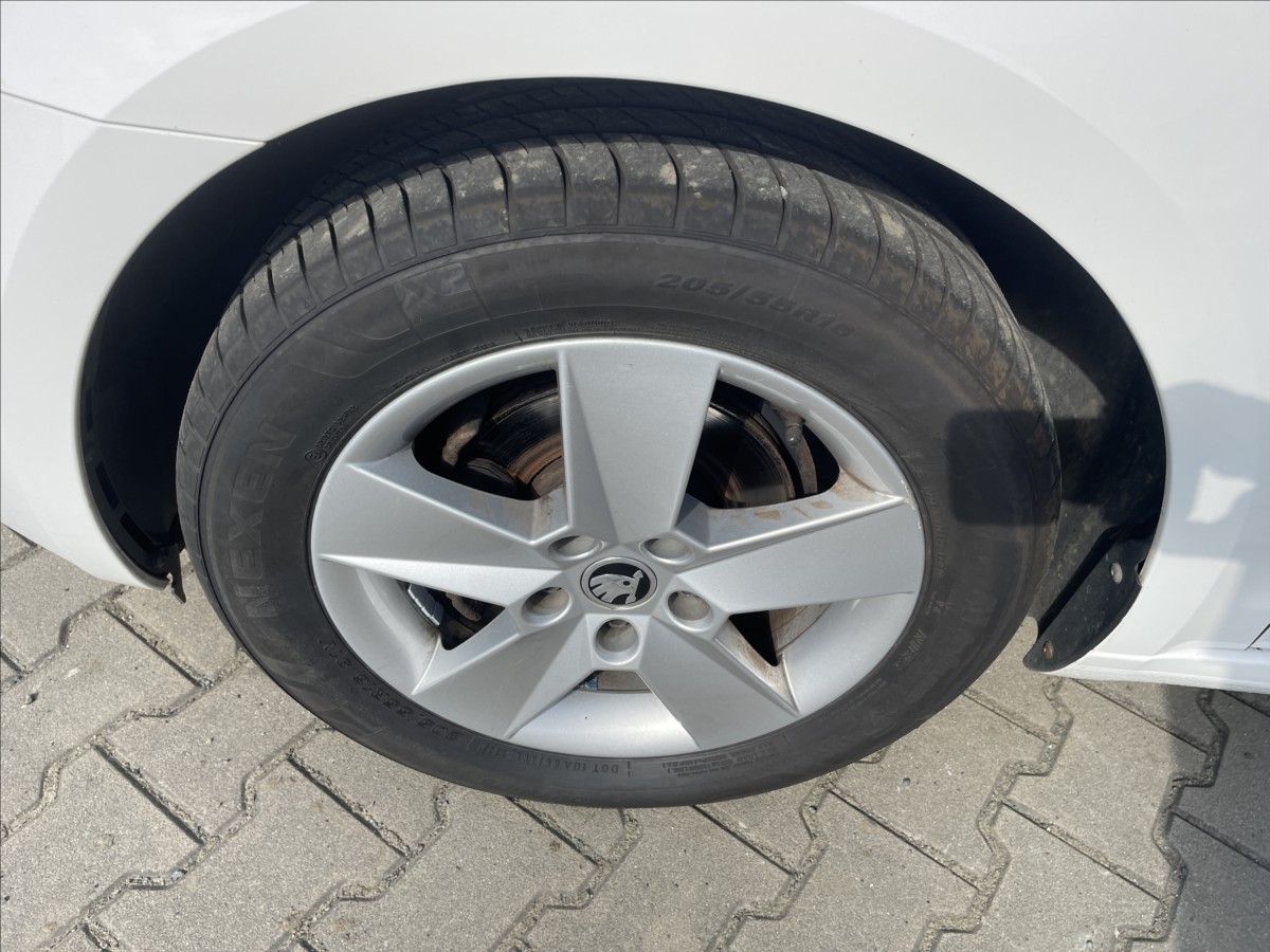 Škoda Octavia, 1,6 TDI ČR TZ SERVISOVANÉ DIGI - fotka 6