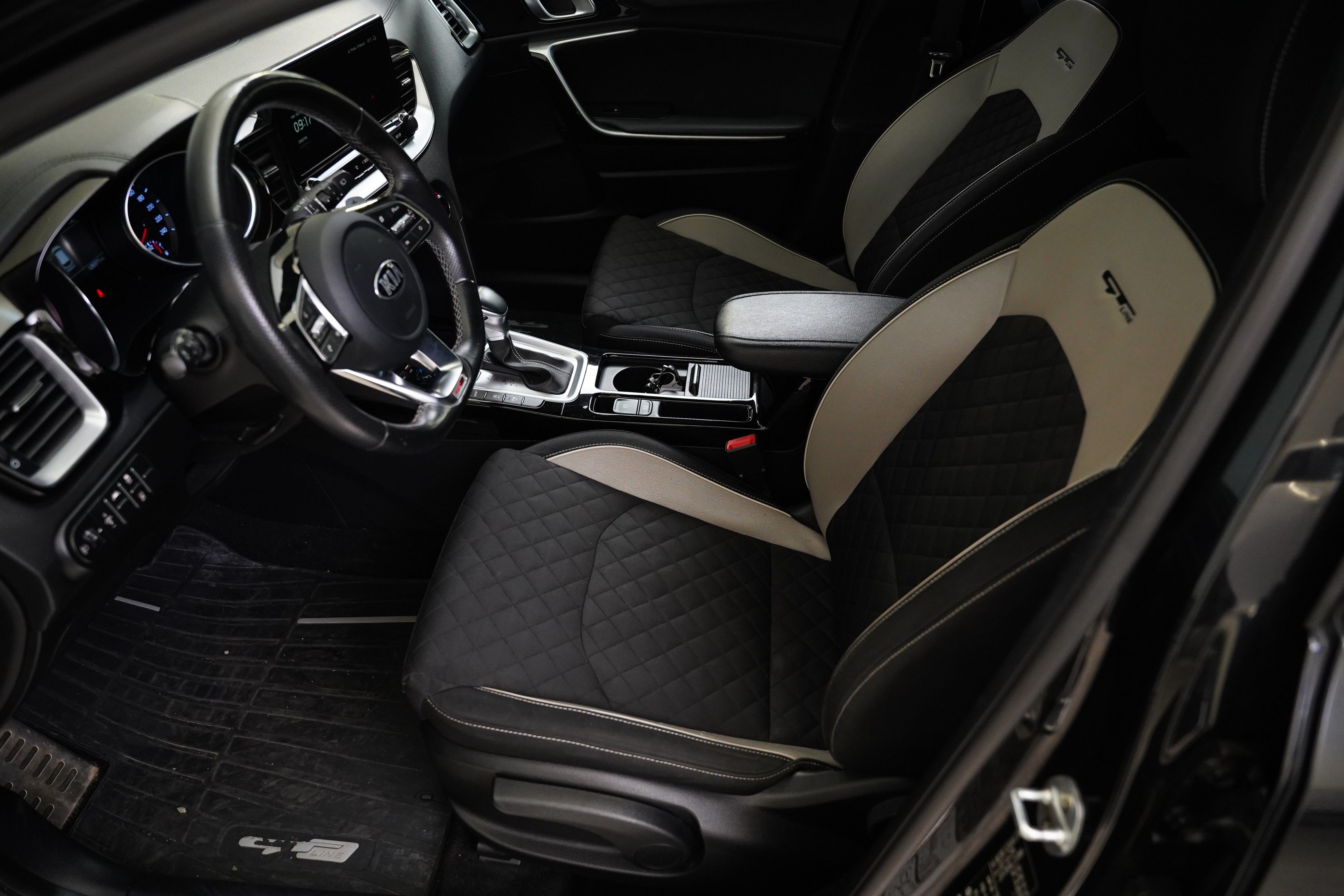 Kia Cee´d, 1.6 CRDi 100 kW GT Line - fotka 5
