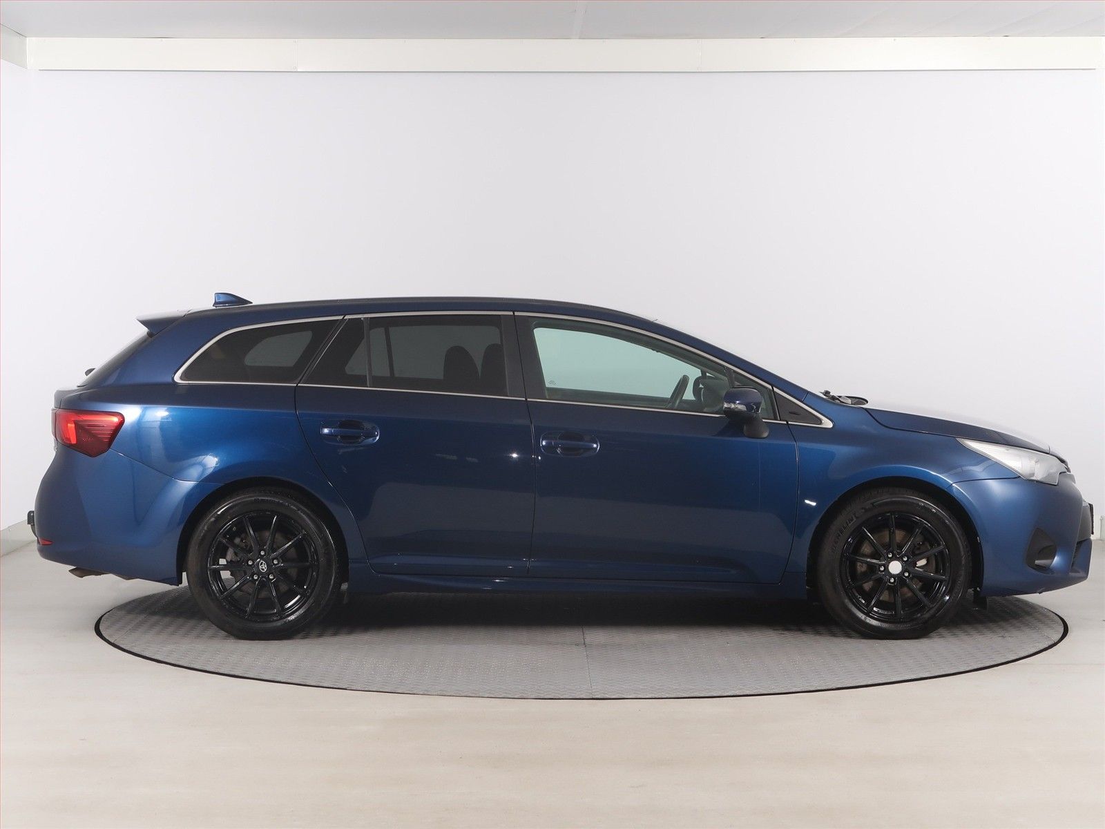 Toyota Avensis, 2.0 D-4D, Automatická klima - fotka 6
