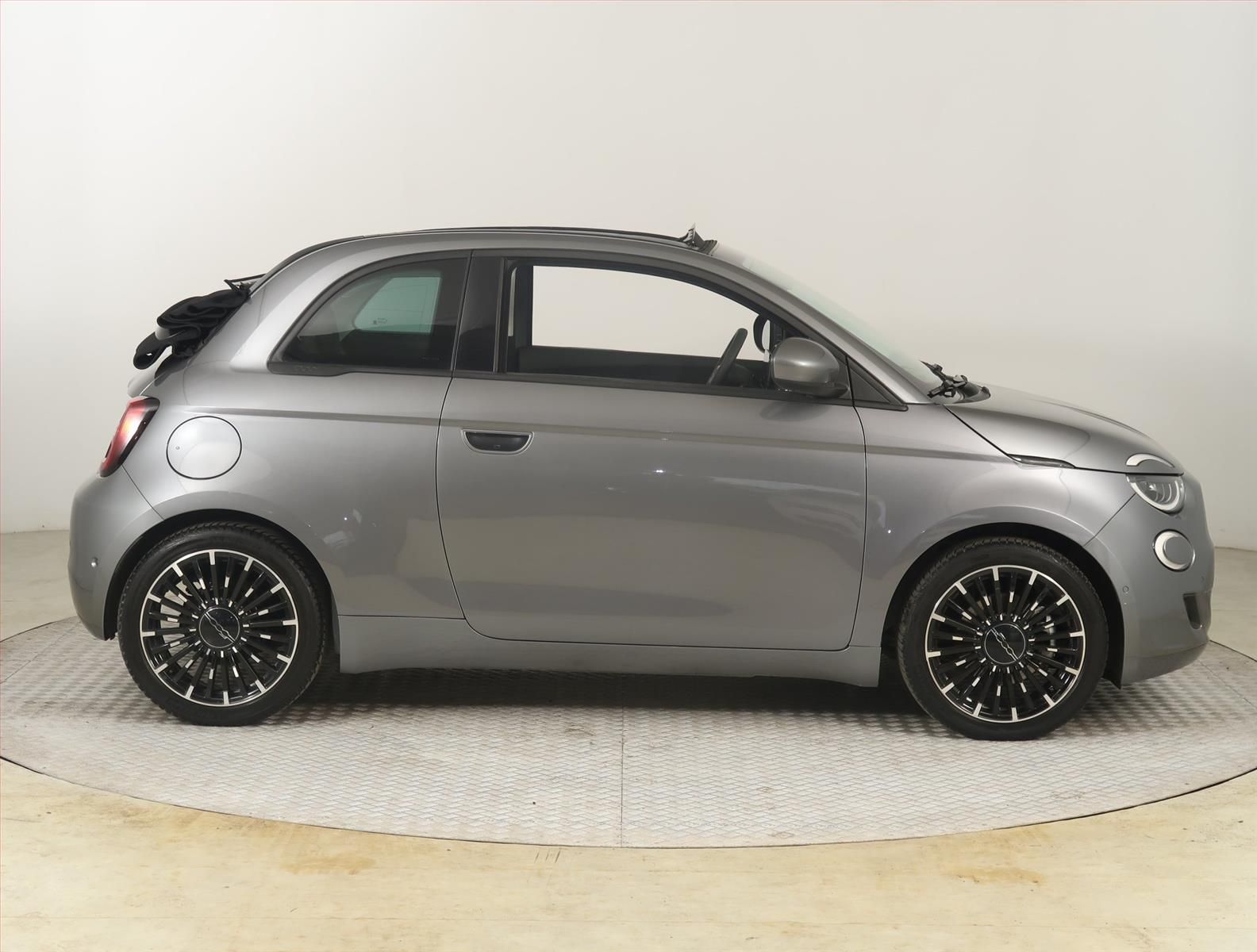 Fiat 500E, 42 kWh, SoH 93%, Automat - fotka 6