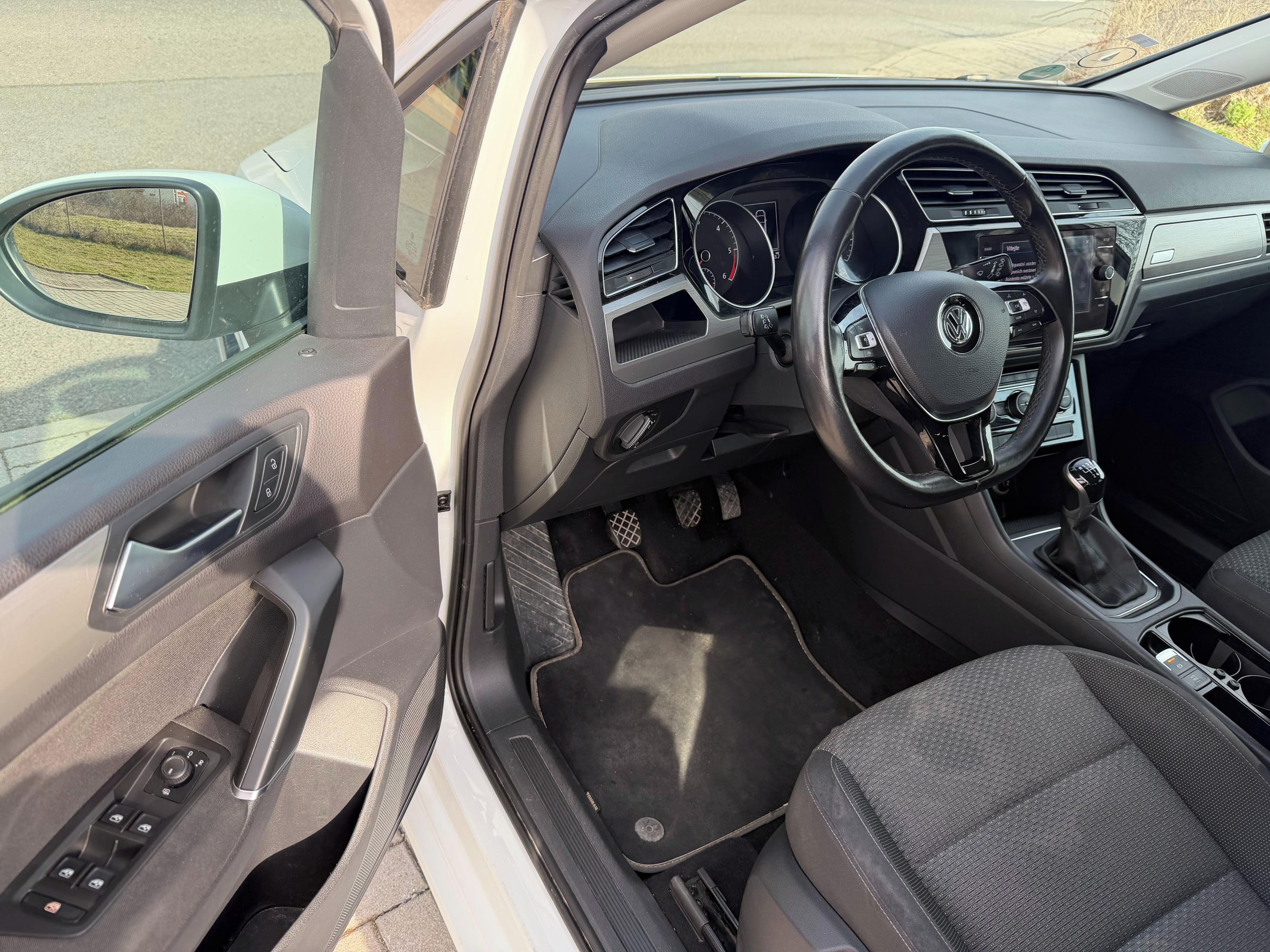 Volkswagen Touran, 2,0 Tdi 110kW 7 míst - fotka 5