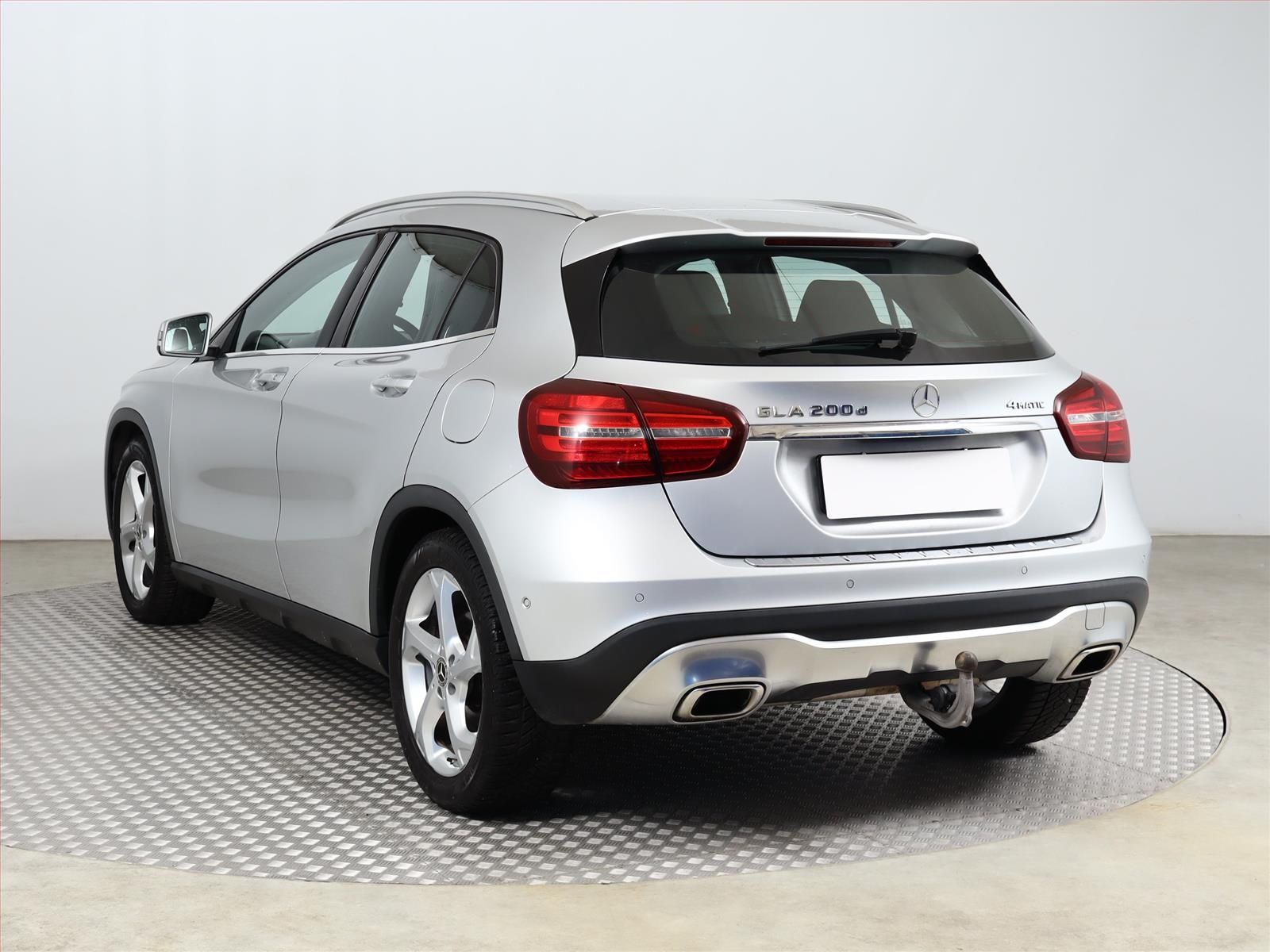 Mercedes-Benz GLA, 200 d 4MATIC, 4X4, Automat - fotka 4
