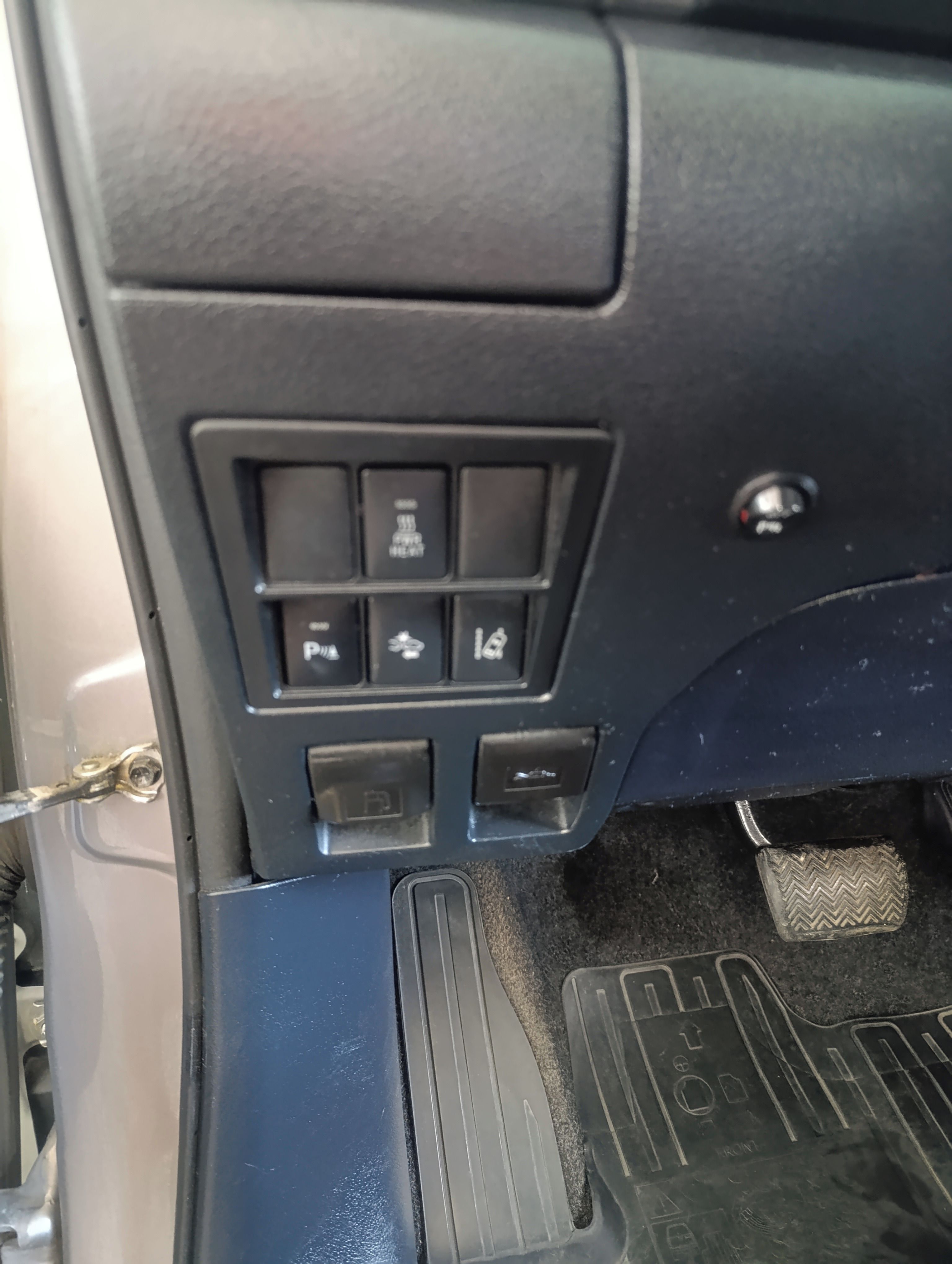 Toyota Hilux, TOYOTA Hilux Exekutive 2,4 D4D - fotka 5