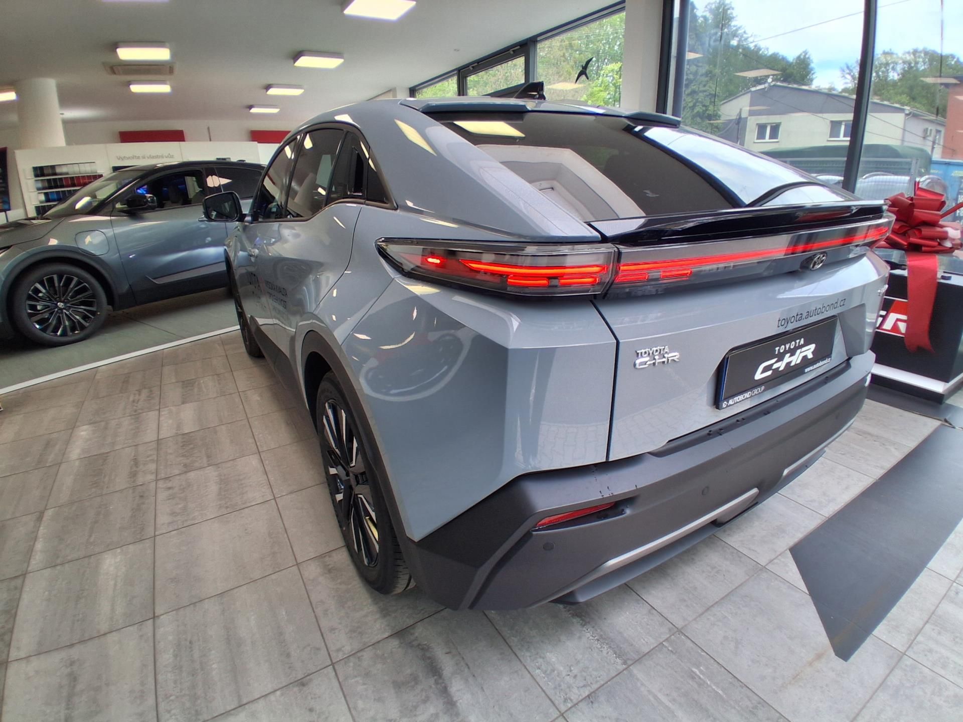 Toyota C-HR, Style 2x4 57,7 kWh - fotka 4