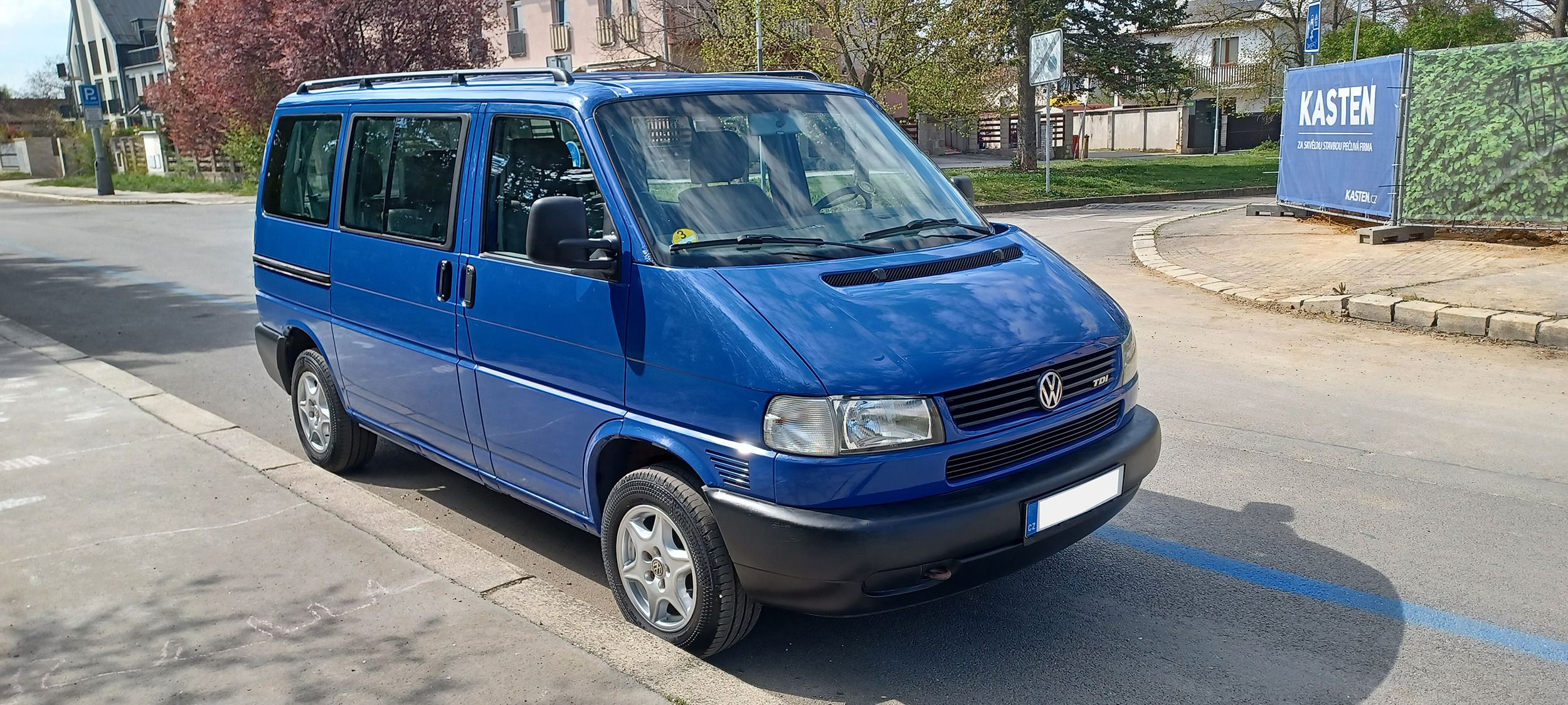 Volkswagen Caravelle, 75 kW 9 míst