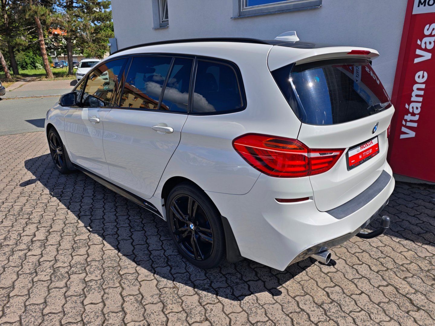 BMW Řada 2, 220D Grand Tourer M-paket - fotka 4