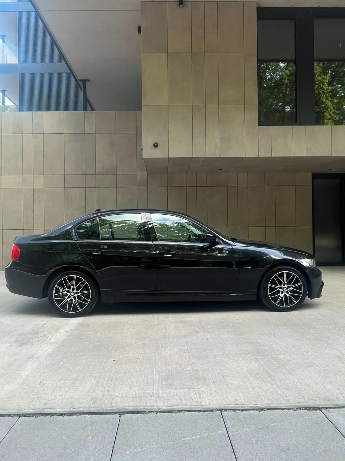 BMW Řada 3, BMW 318i E90 LCI - fotka 3