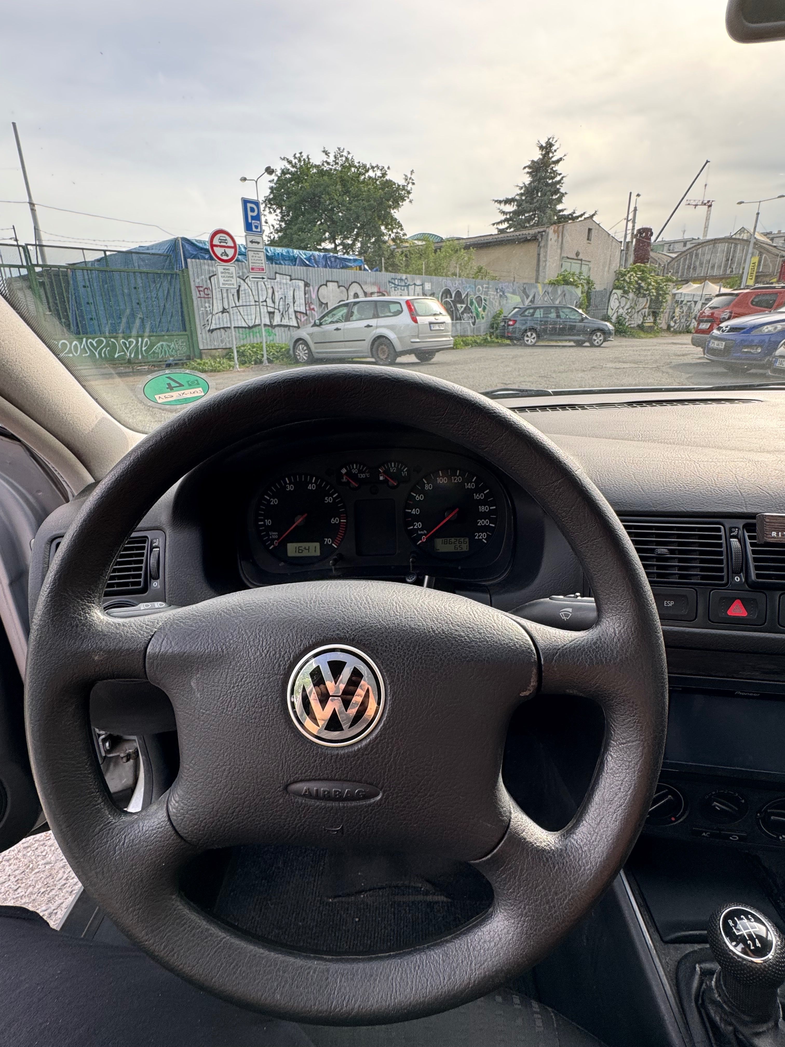 Volkswagen Golf, Zachovalý stav 1.4i - fotka 6