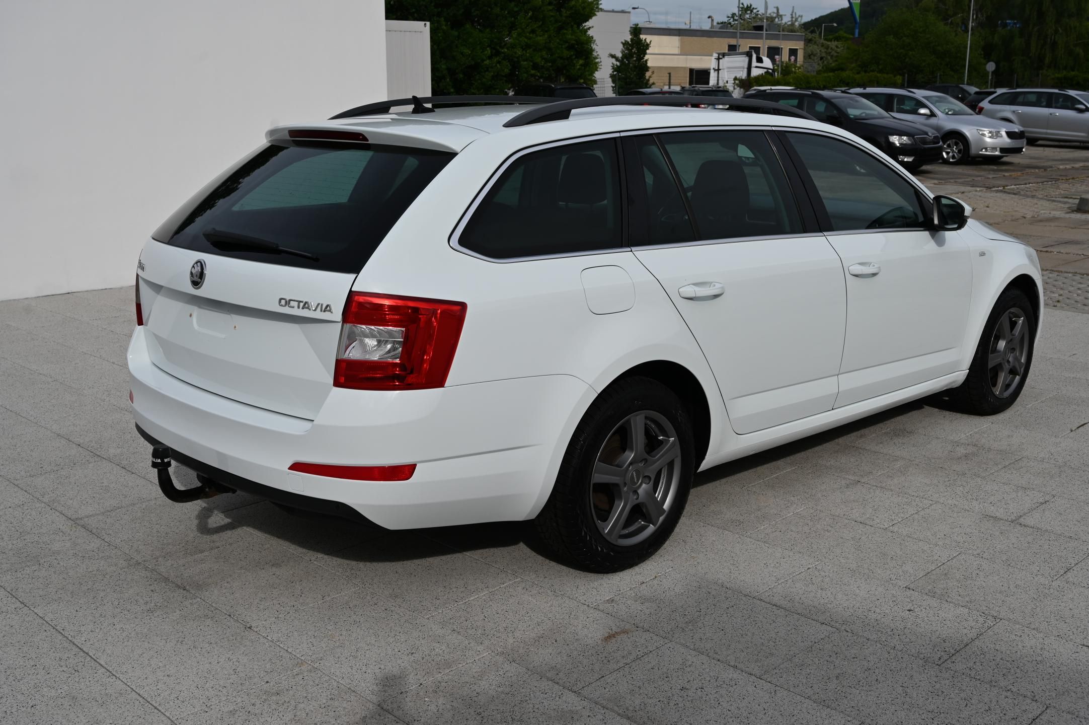 Škoda Octavia, 1.6TDI 77KW Edition 4/2015 - fotka 5