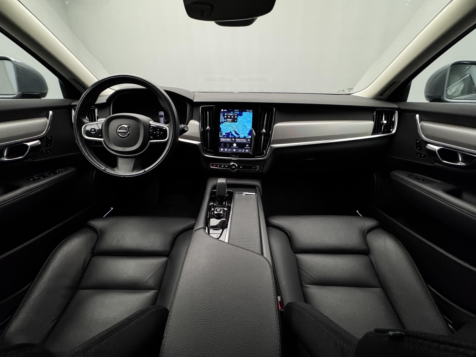 Volvo V90, B4 AWD MOMENTUM PRO AUT - fotka 2