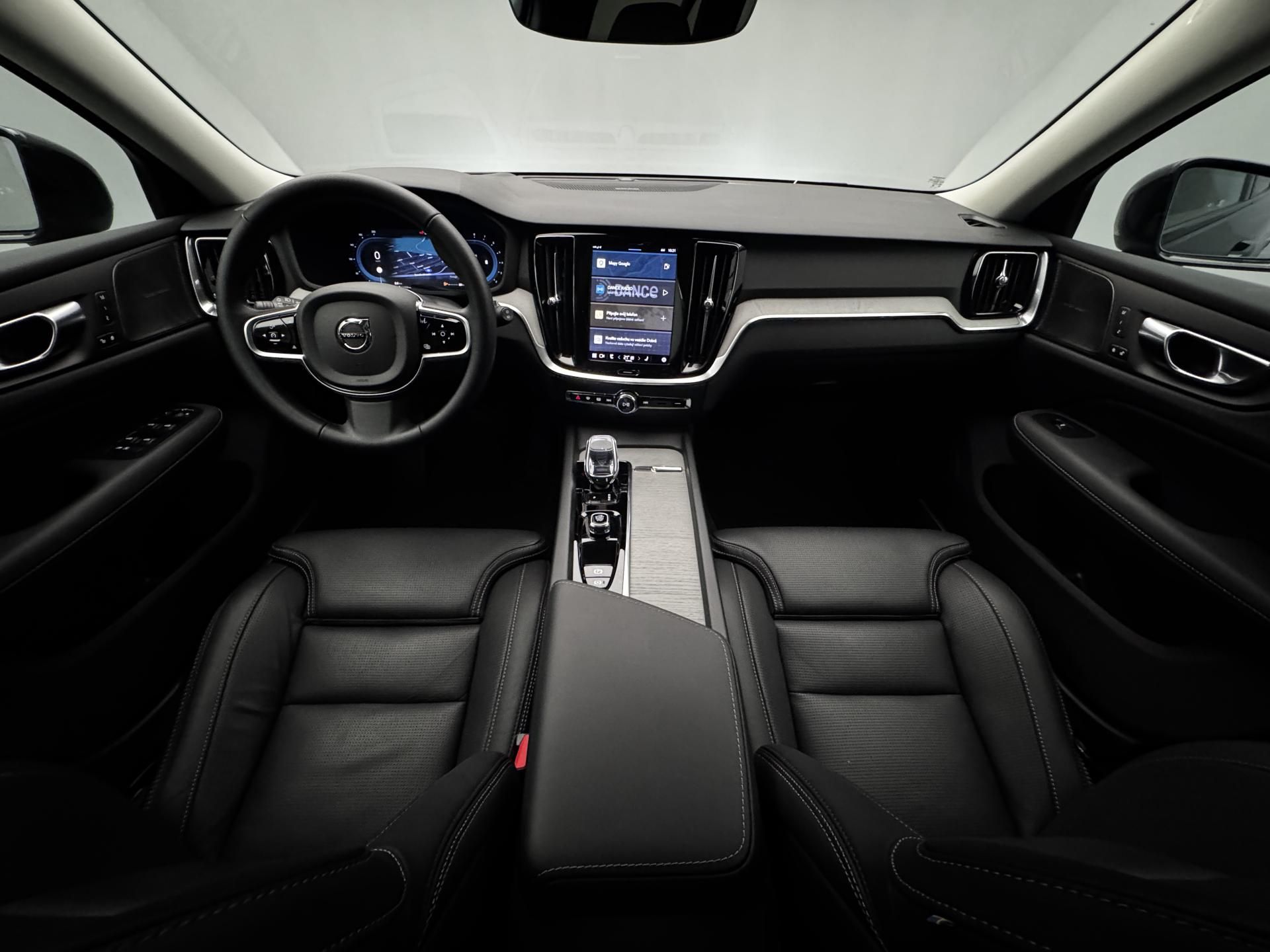 Volvo V60, B4 DARK PLUS AUT - fotka 2