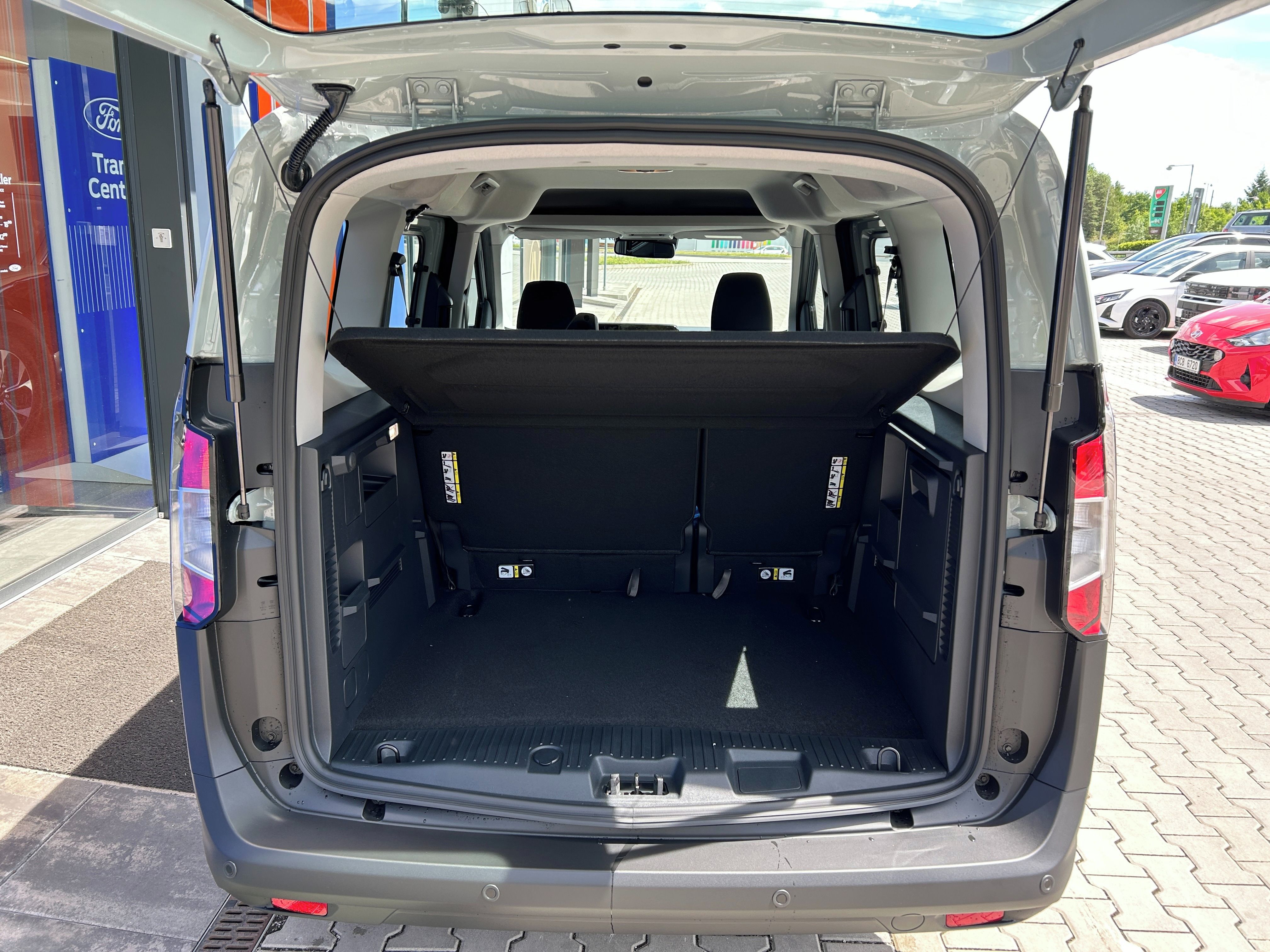 Ford Tourneo Courier, 1.0 EcoBoost 92 kW Trend L1 - fotka 6