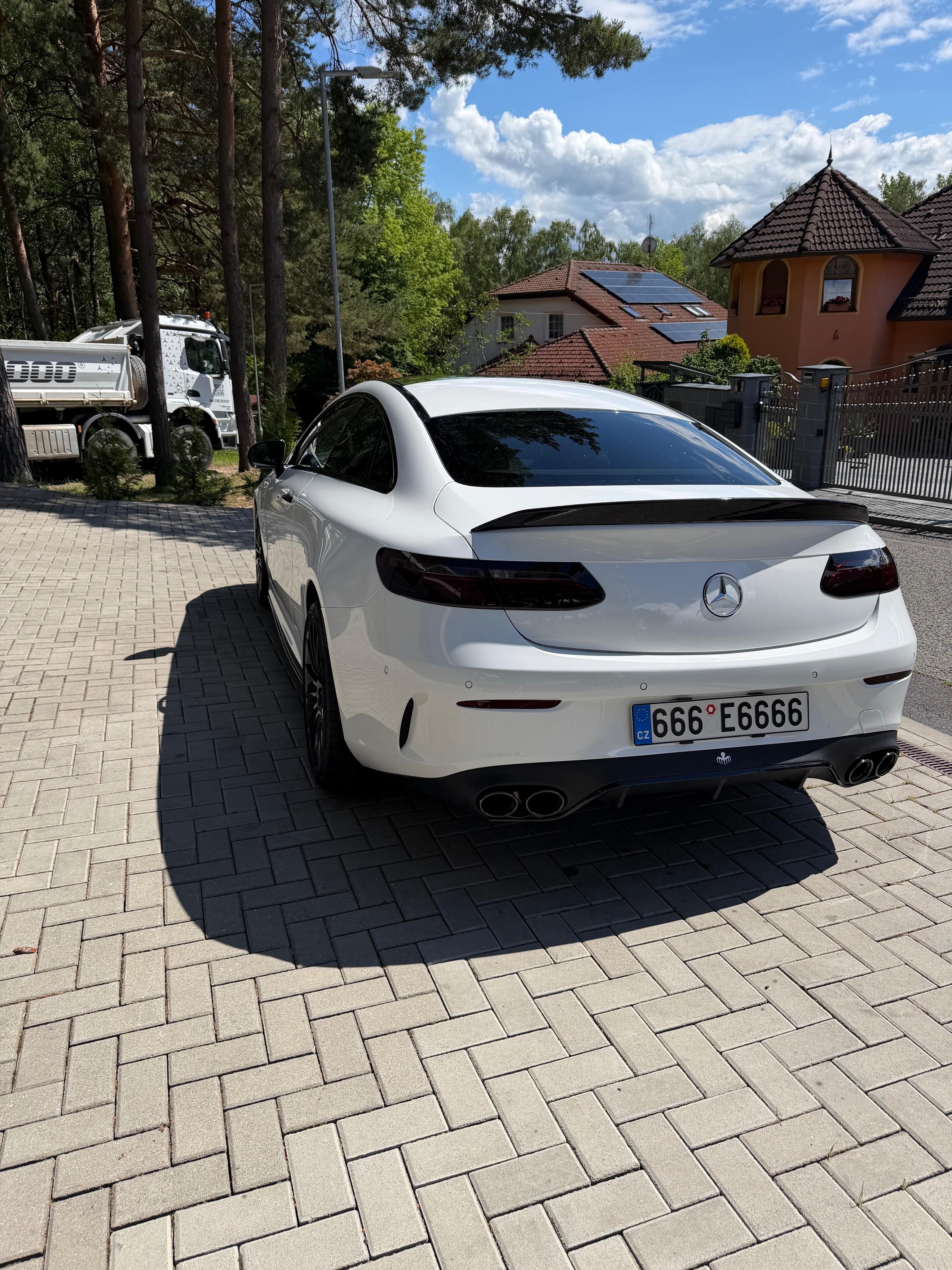 Mercedes-Benz Třídy E, Mercedes E400d coupe 4M - fotka 5