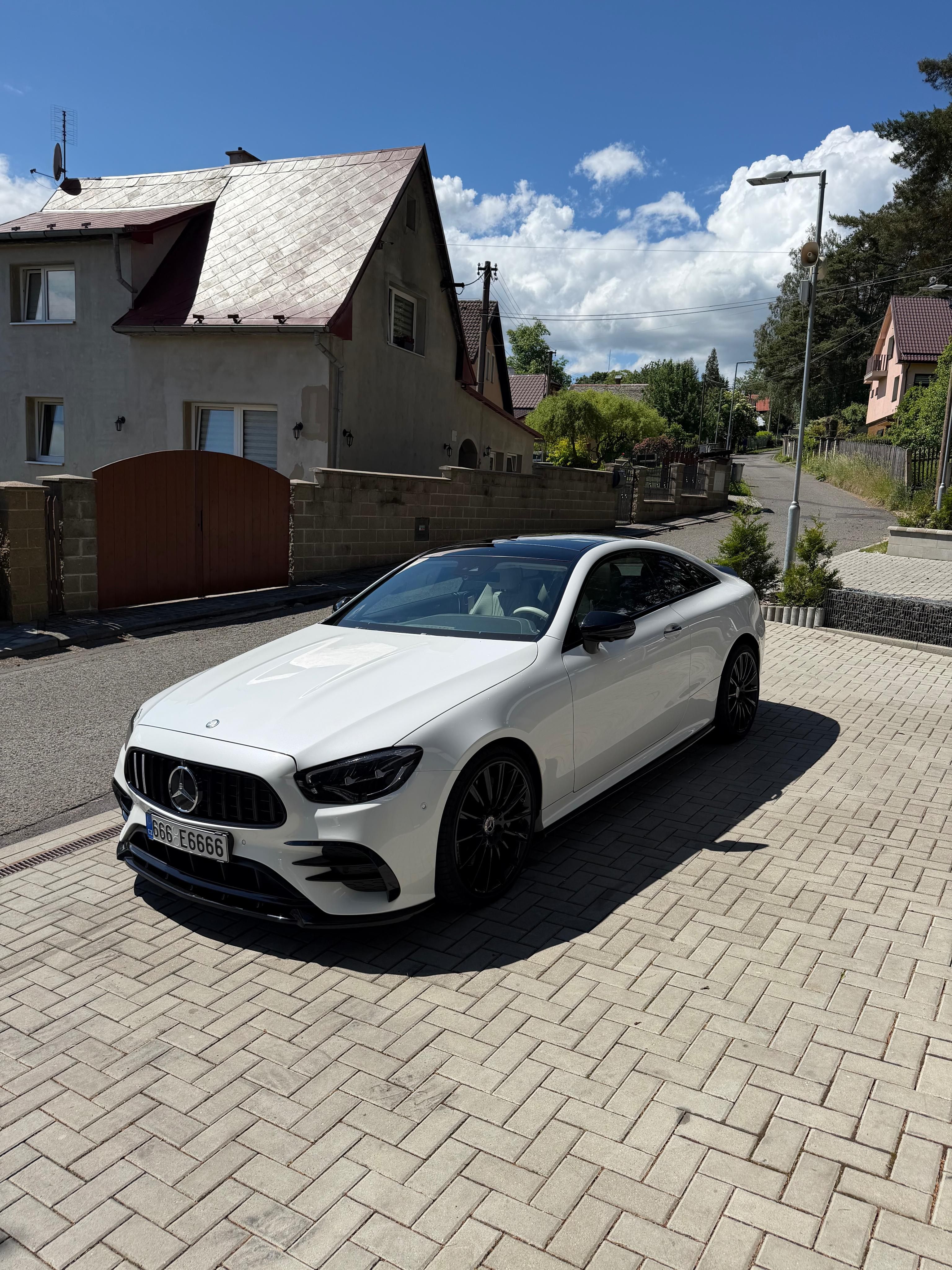 Mercedes-Benz Třídy E, Mercedes E400d coupe 4M - fotka 3