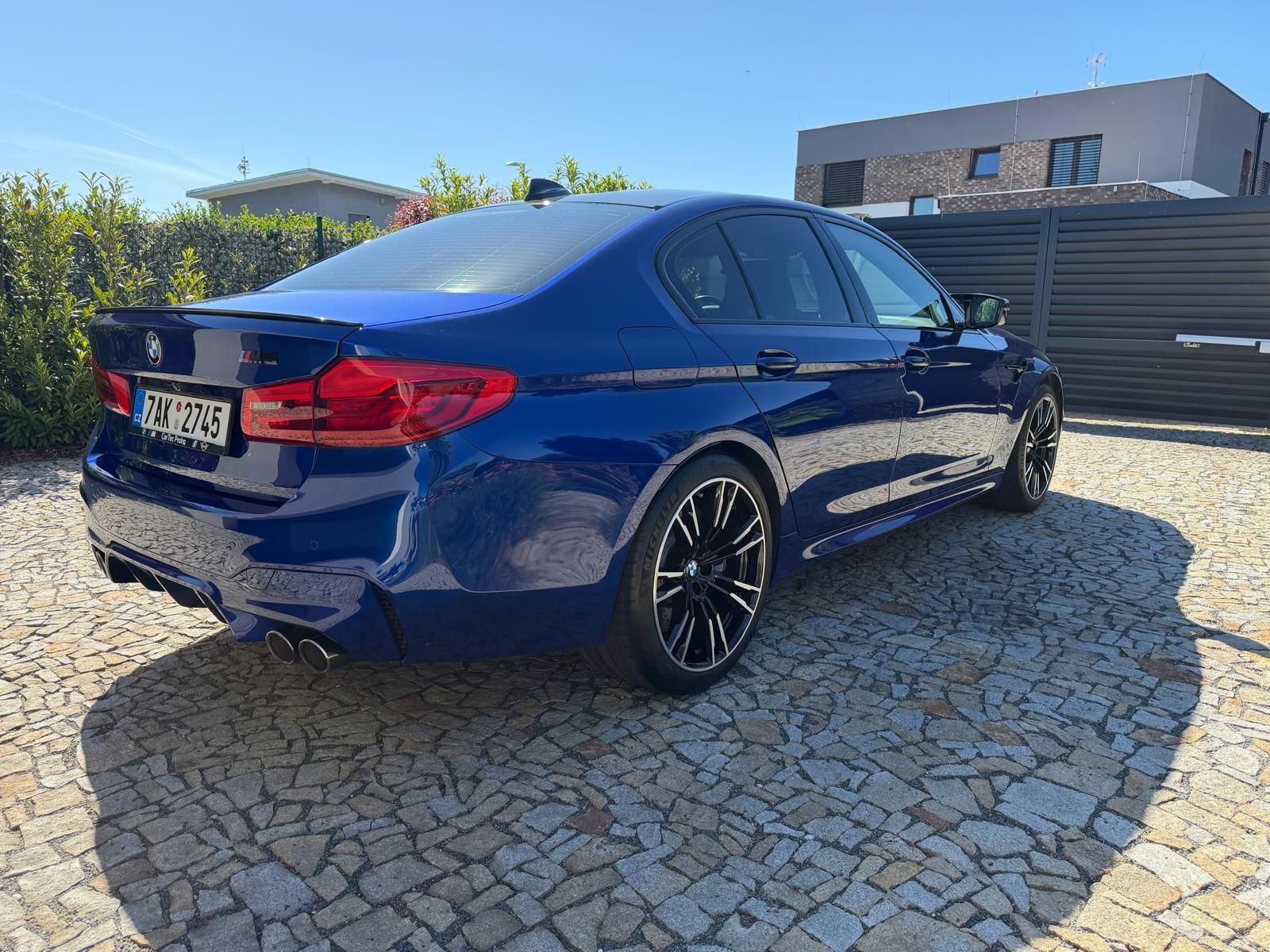 BMW M5, původ ČR, B&W, Marina Bay Blue - fotka 5