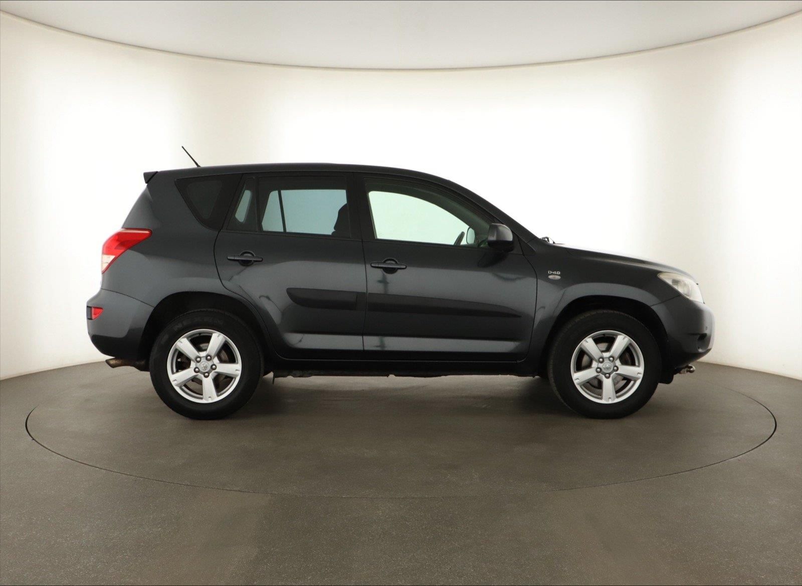 Toyota Rav4, 2.2 D-4D, 4X4 - fotka 6